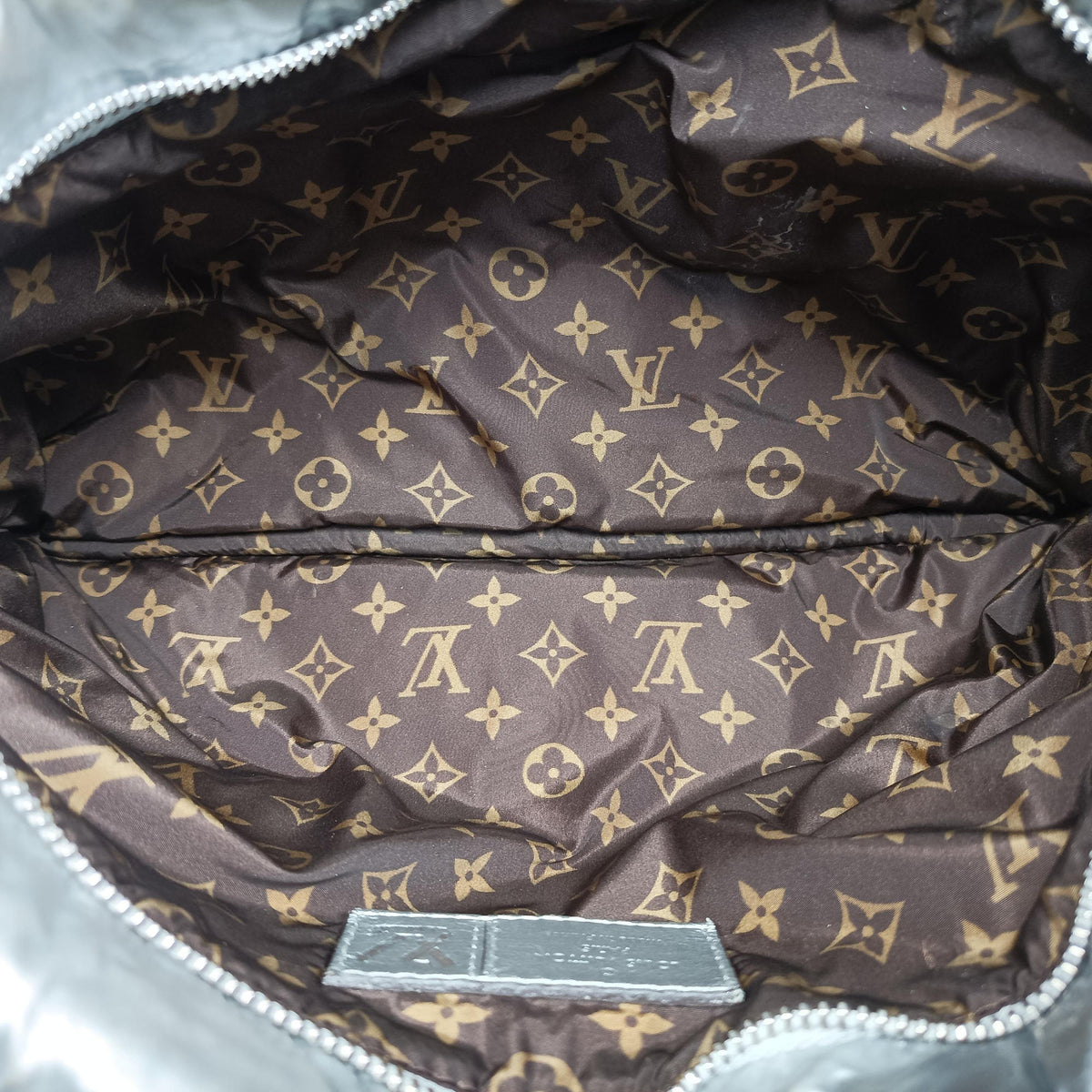 Secondhand Louis Vuitton Maxi Multi Pochette Accessoires Silver Recycled metallic nylon M21057 shoulderbag | stylenewstar