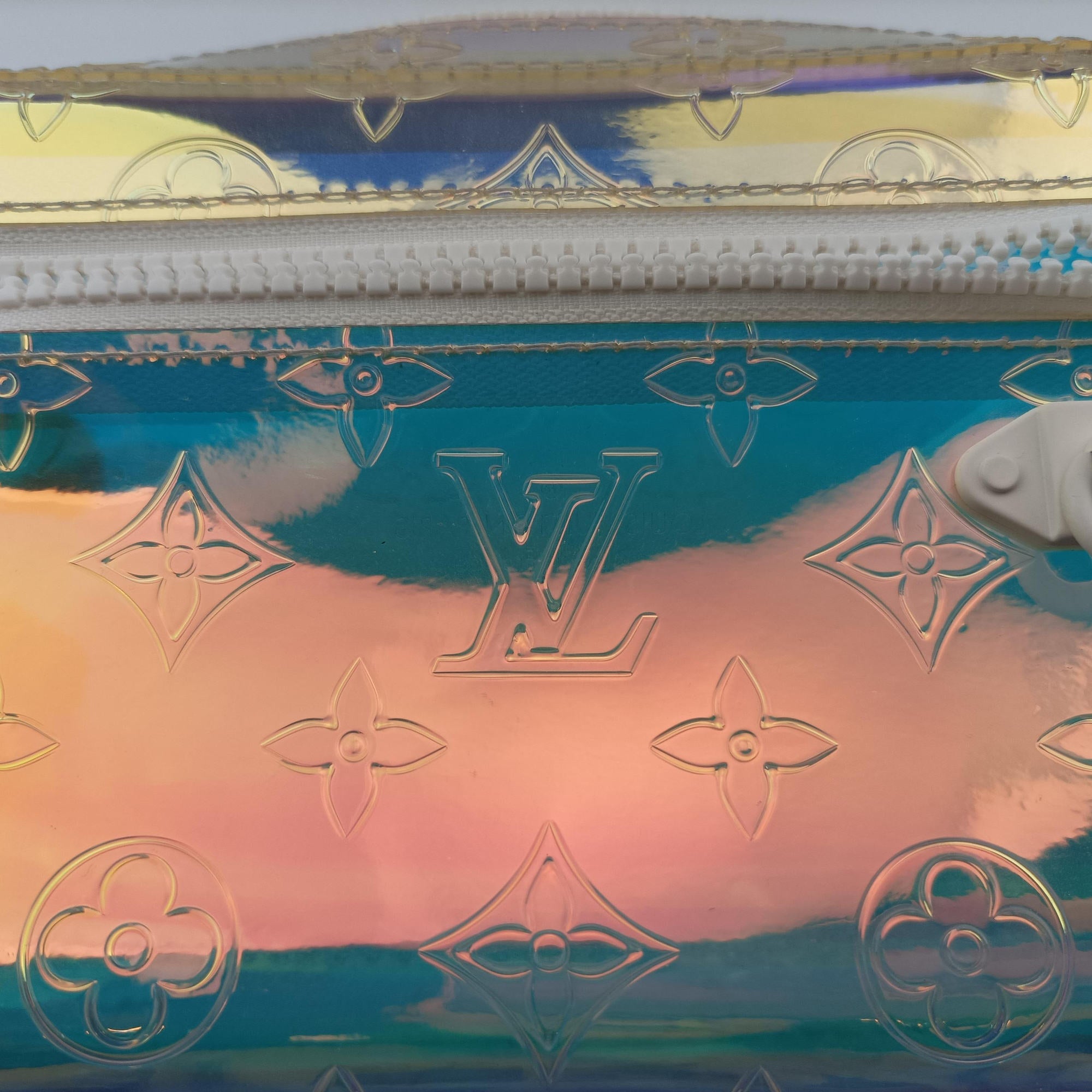 Secondhand Louis Vuitton Pochette Volga prism pvc vinyl M55261 clutchbag | stylenewstar