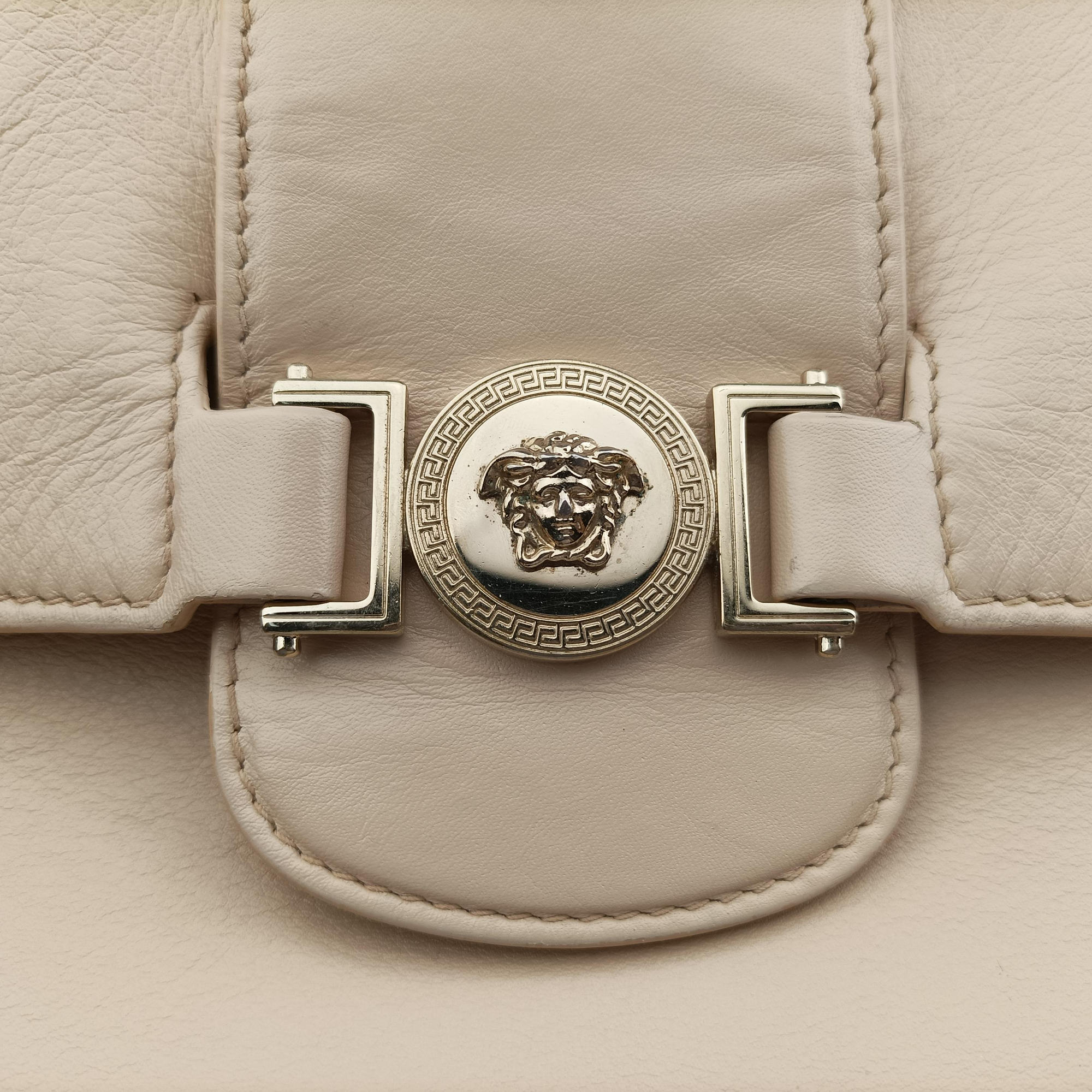 Pre-owned VERSACE La Medusa Beige Leather  shoulderbag | stylenewstar