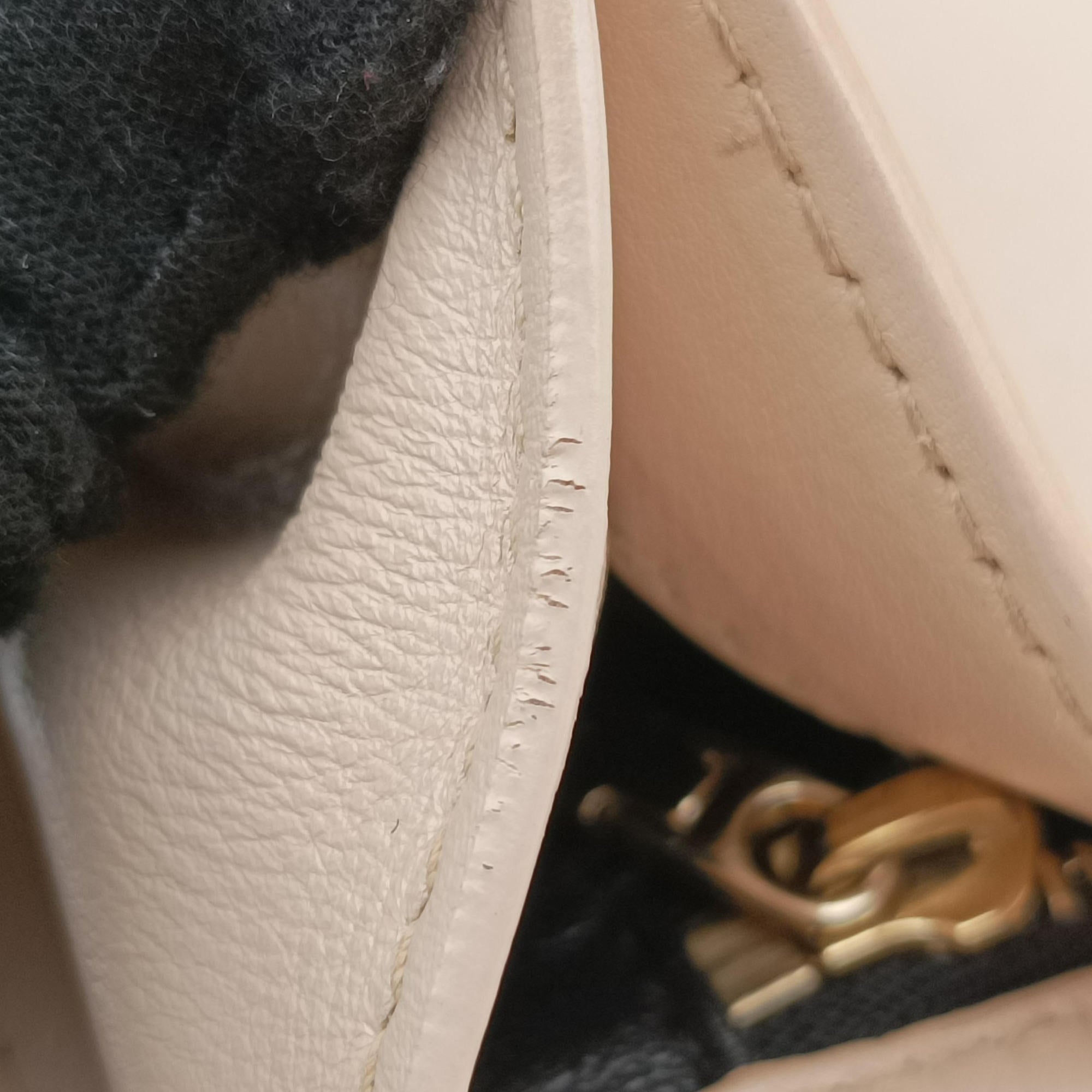 Pre-owned VERSACE La Medusa Beige Leather  shoulderbag | stylenewstar
