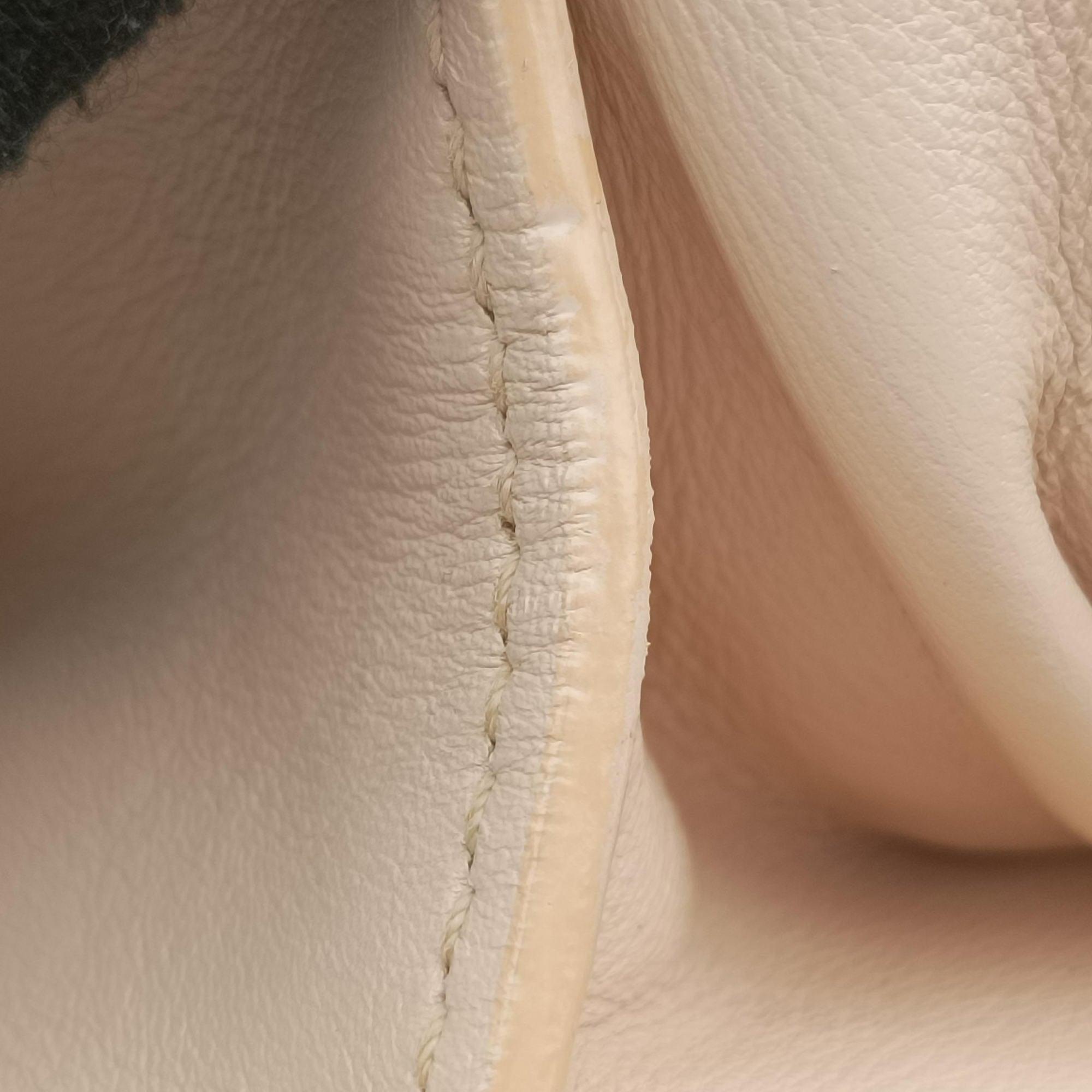 Pre-owned VERSACE La Medusa Beige Leather  shoulderbag | stylenewstar
