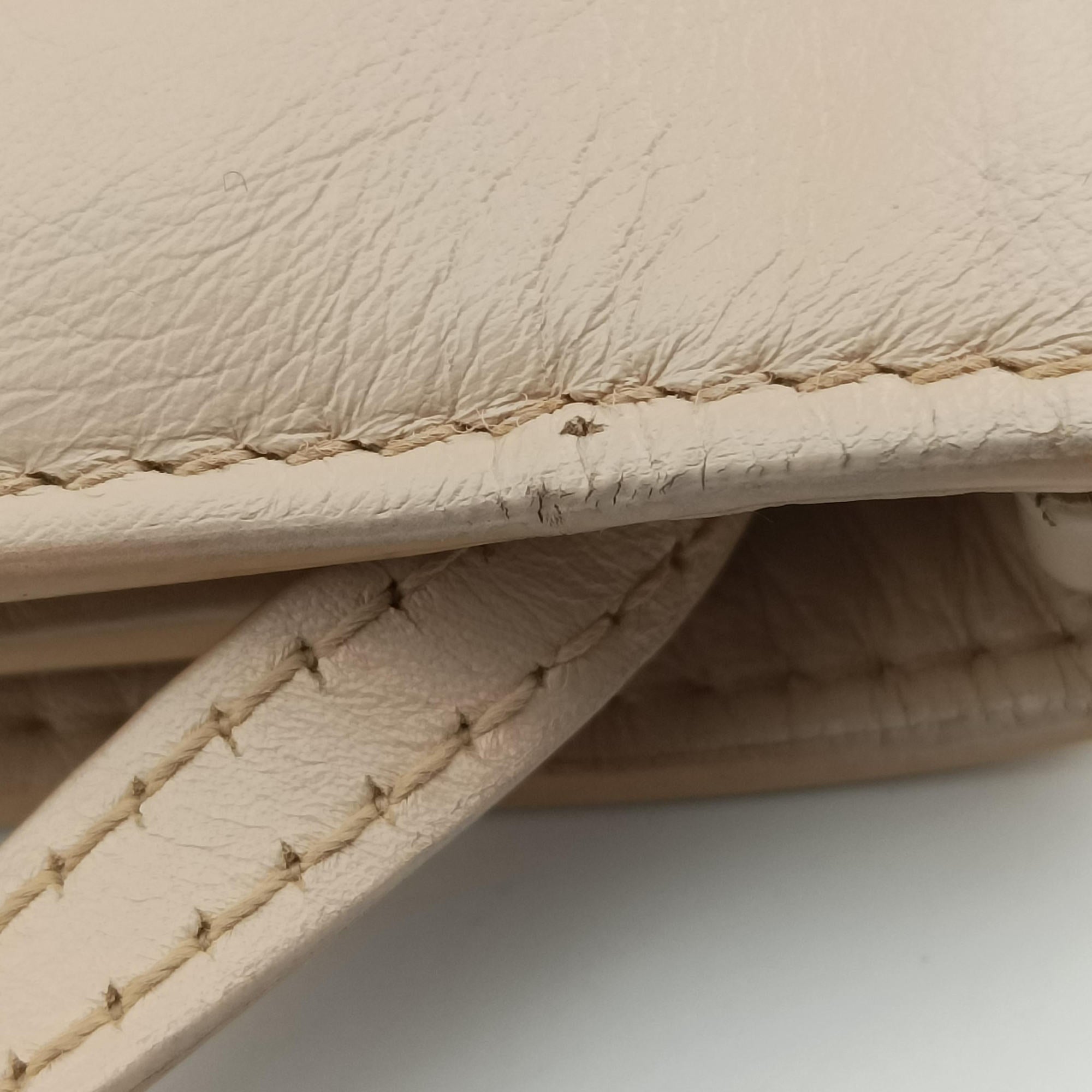 Pre-owned VERSACE La Medusa Beige Leather  shoulderbag | stylenewstar