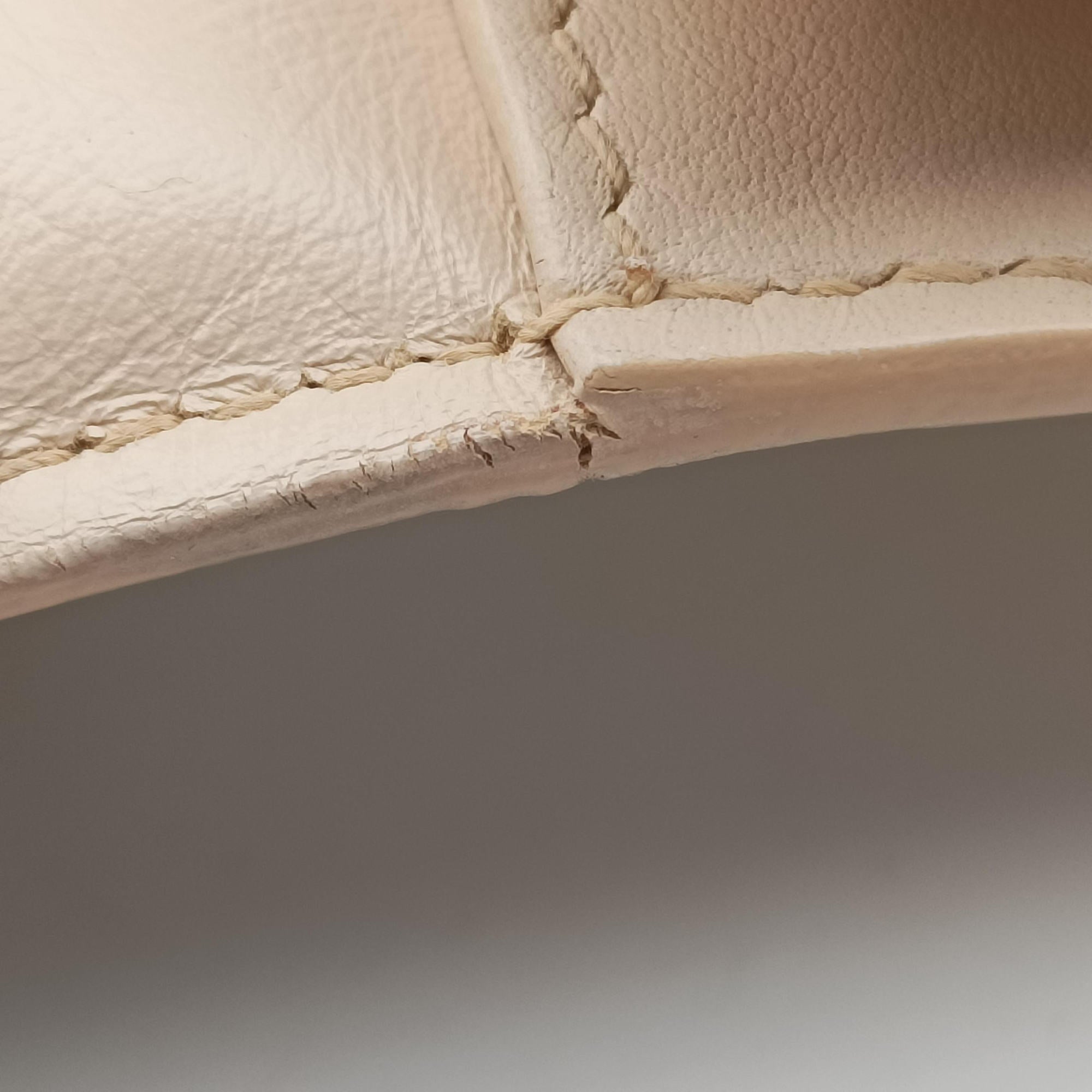 Pre-owned VERSACE La Medusa Beige Leather  shoulderbag | stylenewstar