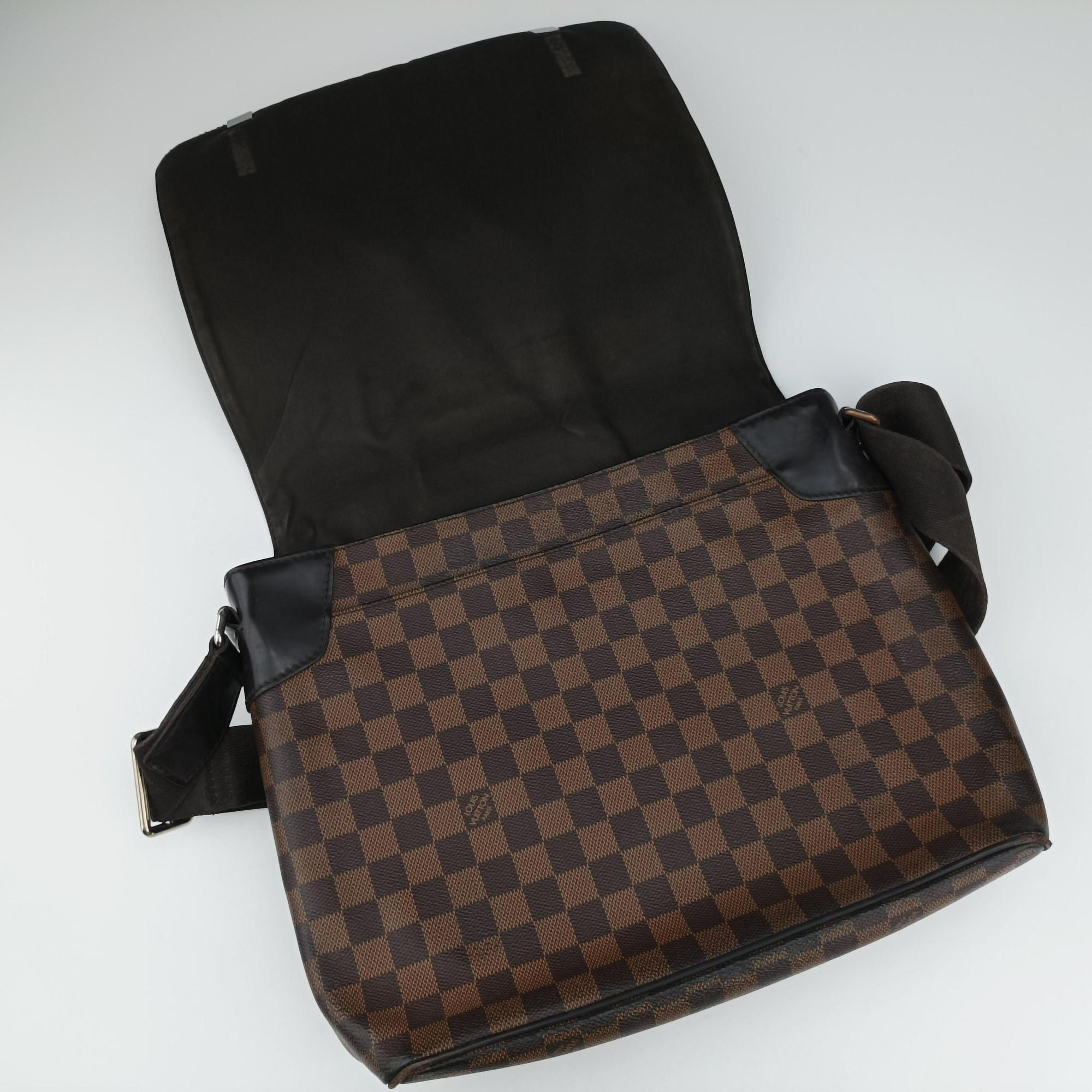 Pre-owned Louis Vuitton District MM EBENE Damier Canvas N41032 shoulderbag | stylenewstar