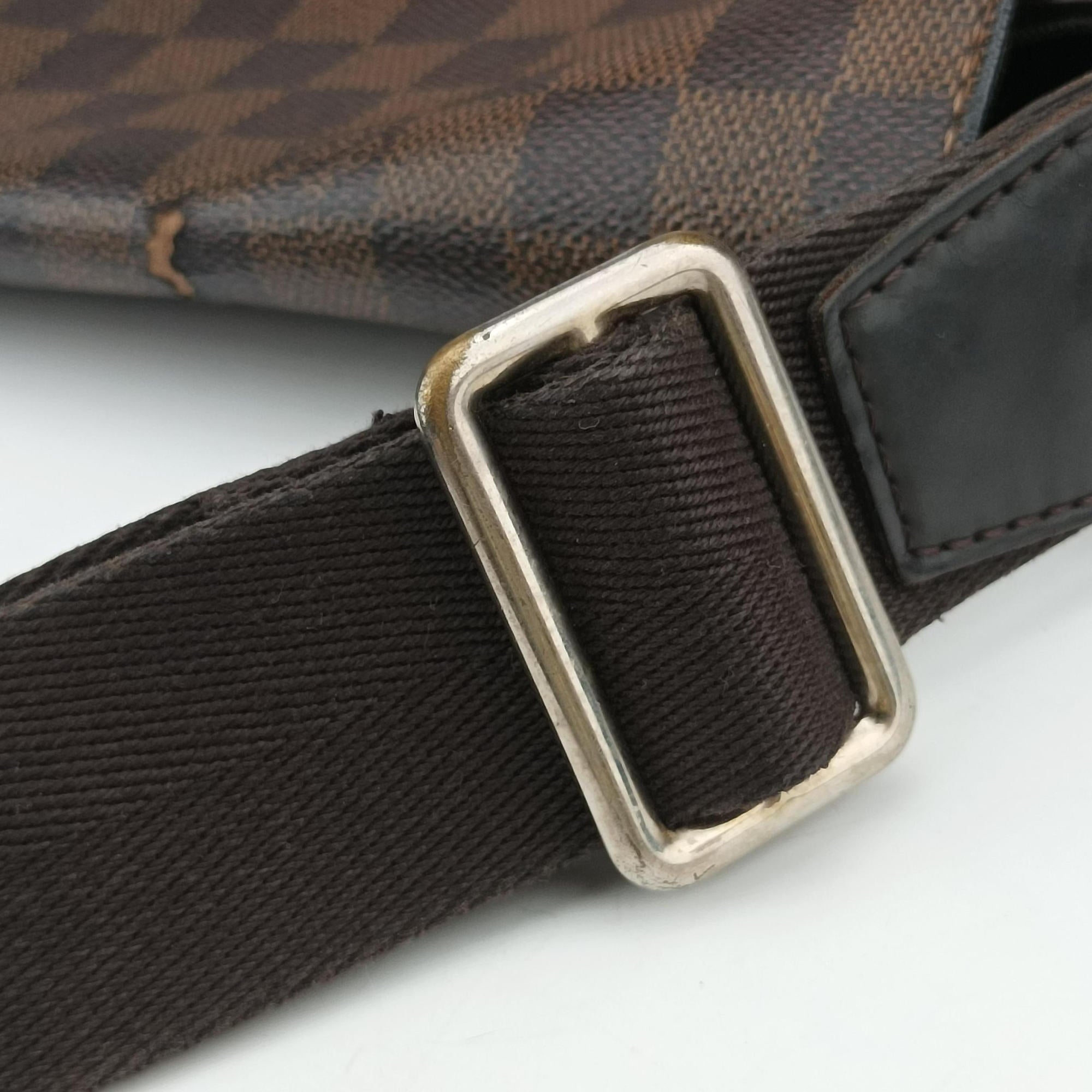 Pre-owned Louis Vuitton District MM EBENE Damier Canvas N41032 shoulderbag | stylenewstar