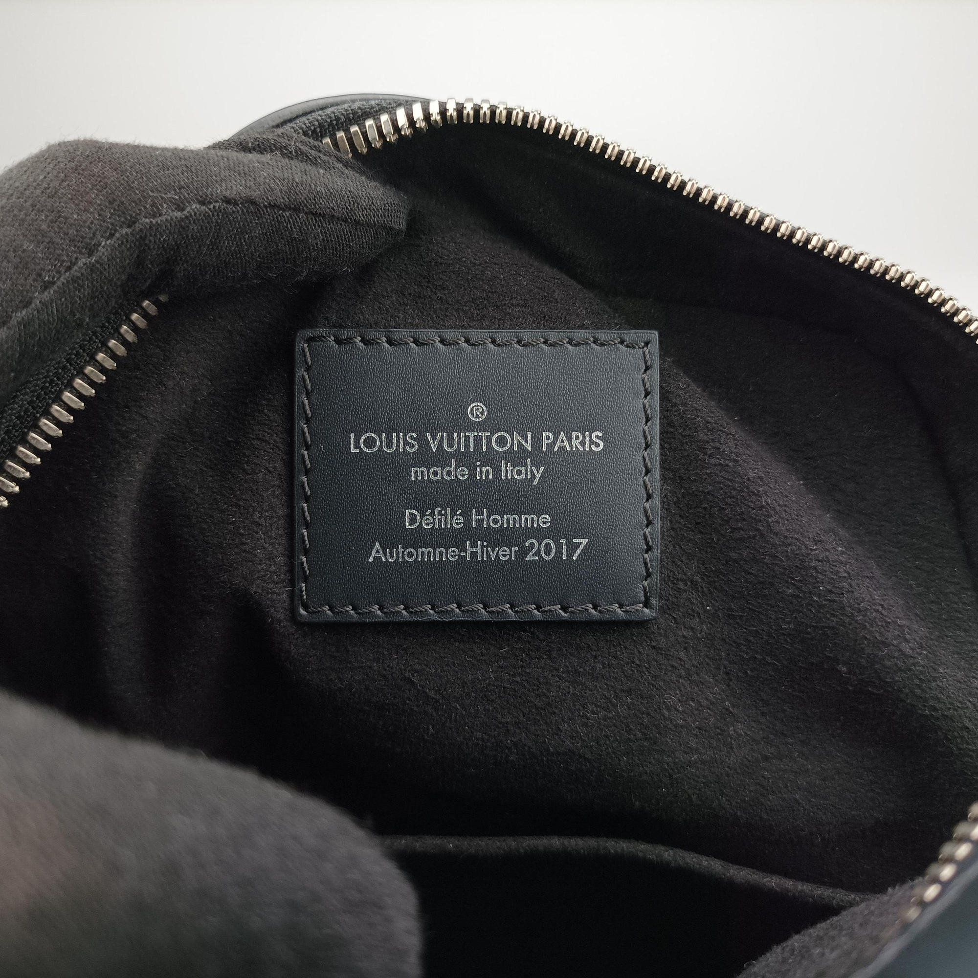 Pre-owned Louis Vuitton Danube PM Supreme Collaboration Noir epi M53431 shoulderbag | stylenewstar