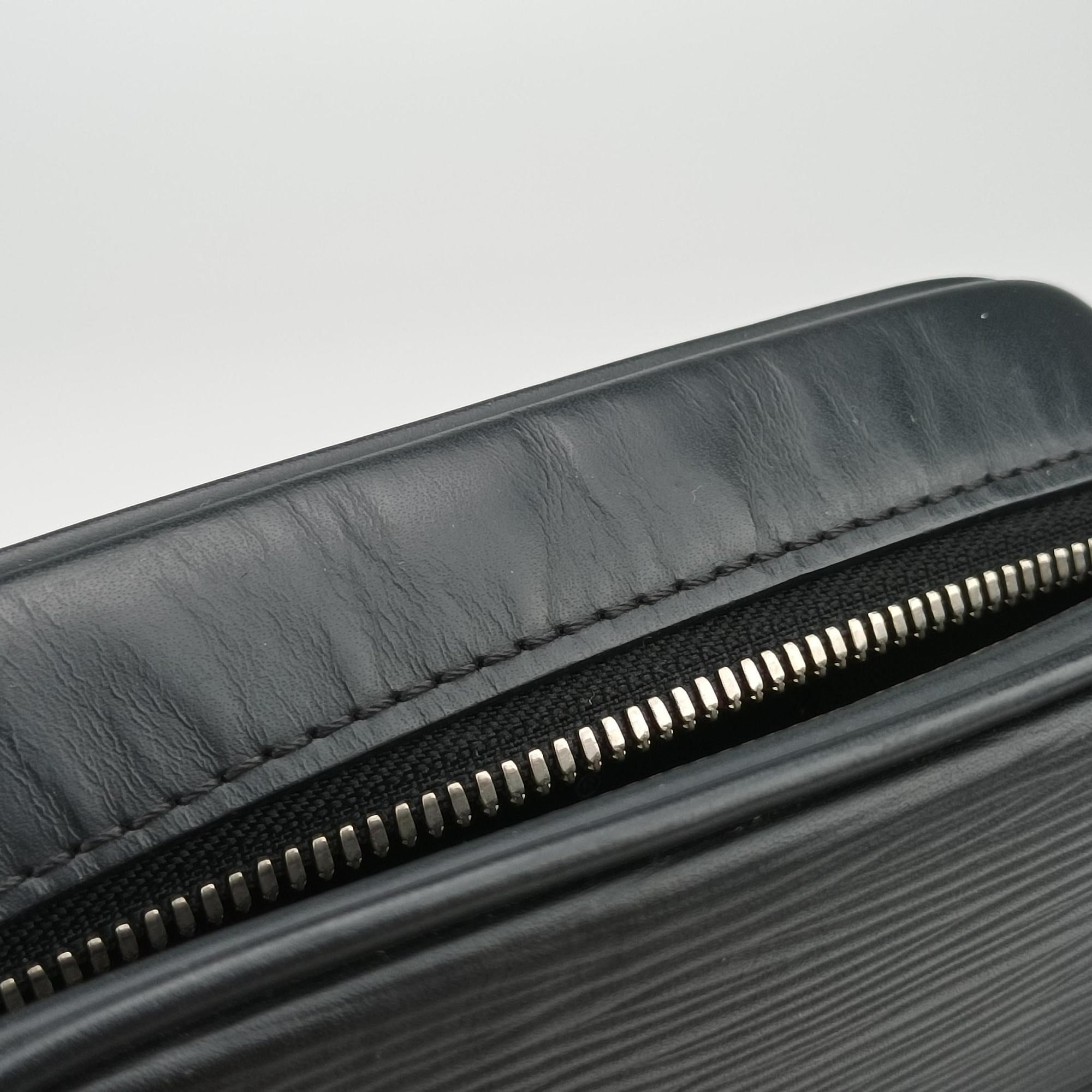 Pre-owned Louis Vuitton Danube PM Supreme Collaboration Noir epi M53431 shoulderbag | stylenewstar