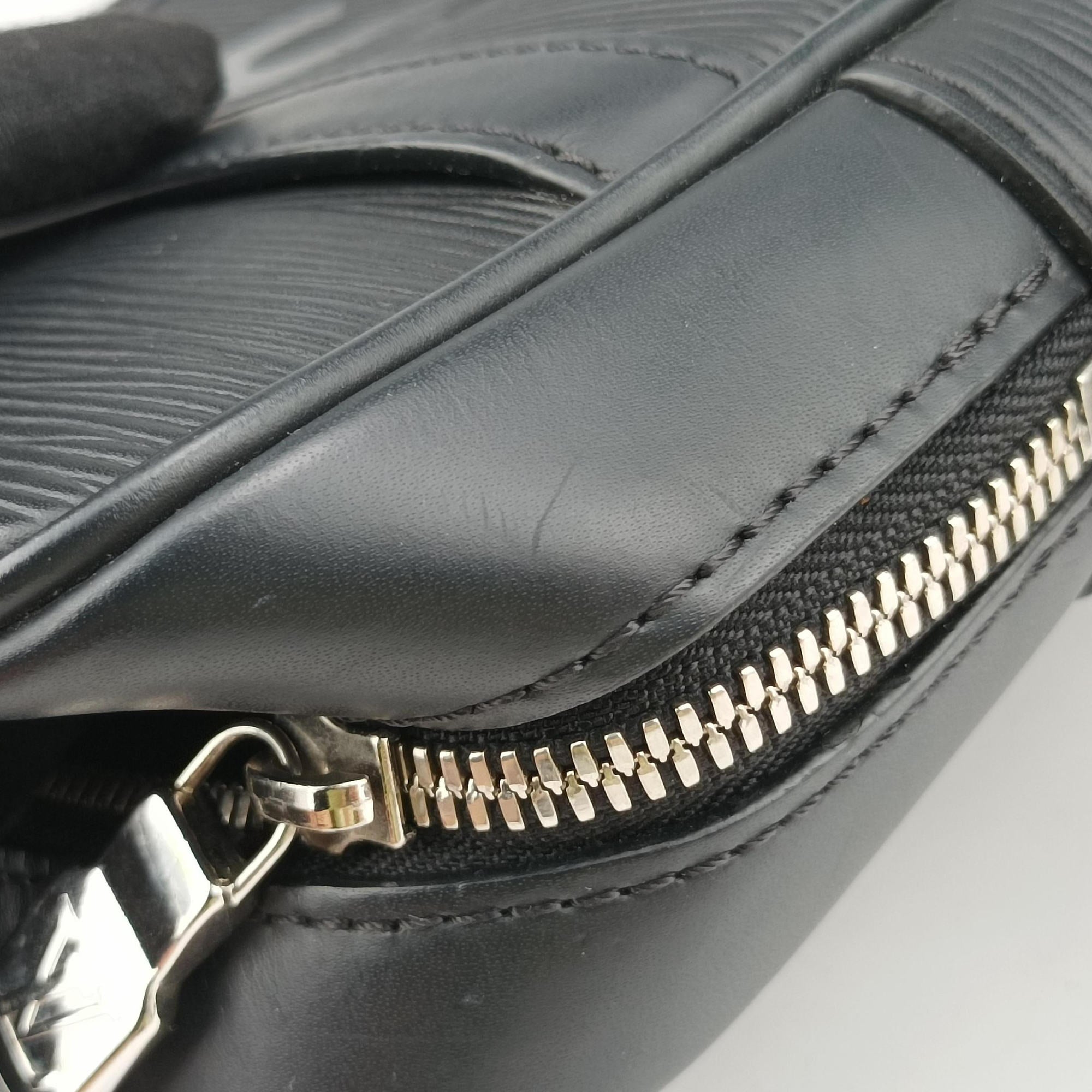 Pre-owned Louis Vuitton Danube PM Supreme Collaboration Noir epi M53431 shoulderbag | stylenewstar