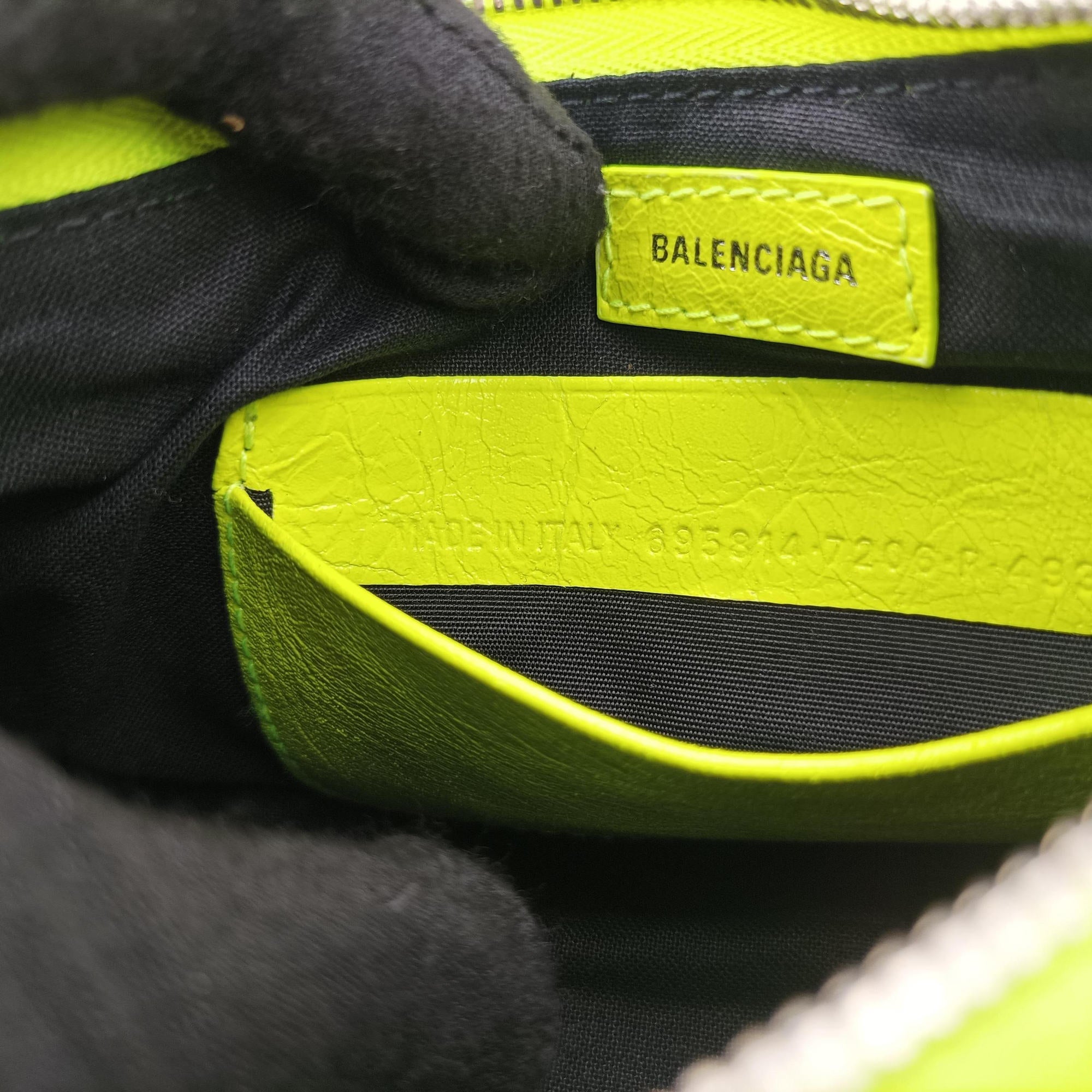 Pre-owned Balenciaga Le Cagole Green lambskin  shoulderbag | stylenewstar