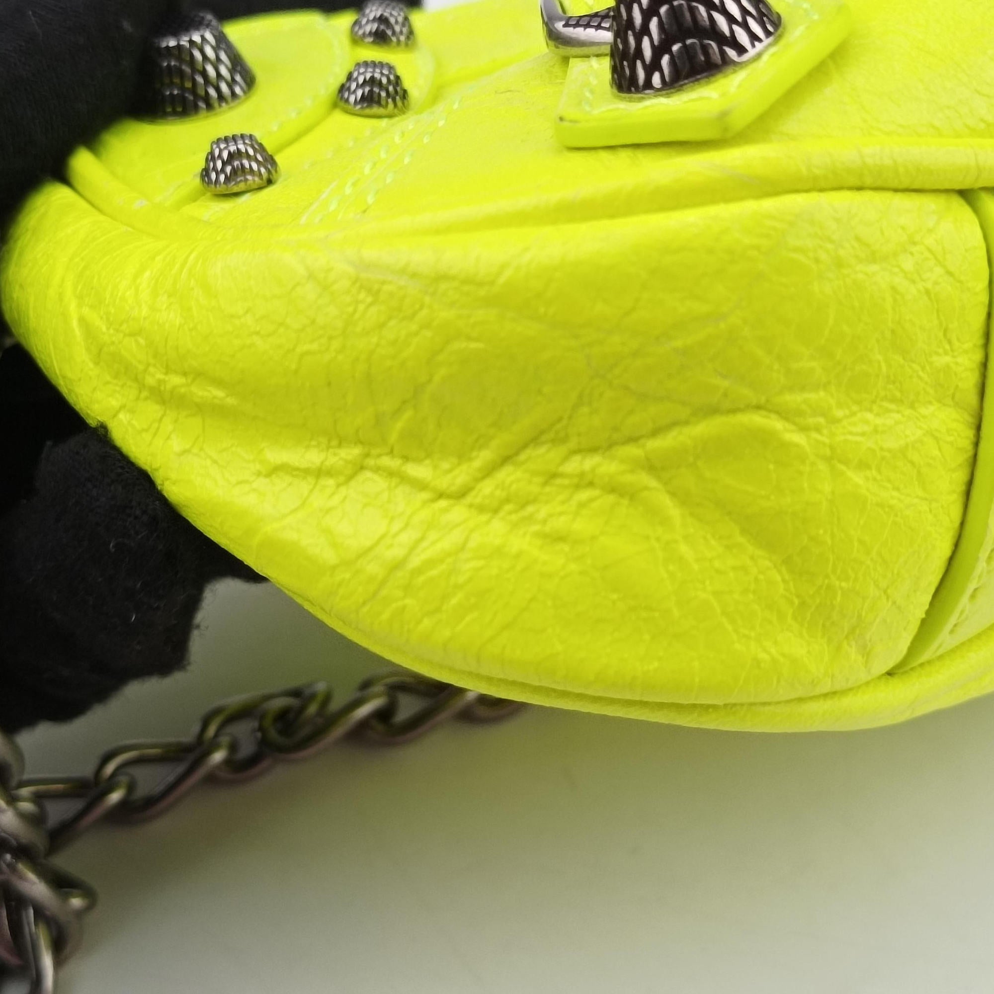 Pre-owned Balenciaga Le Cagole Green lambskin  shoulderbag | stylenewstar
