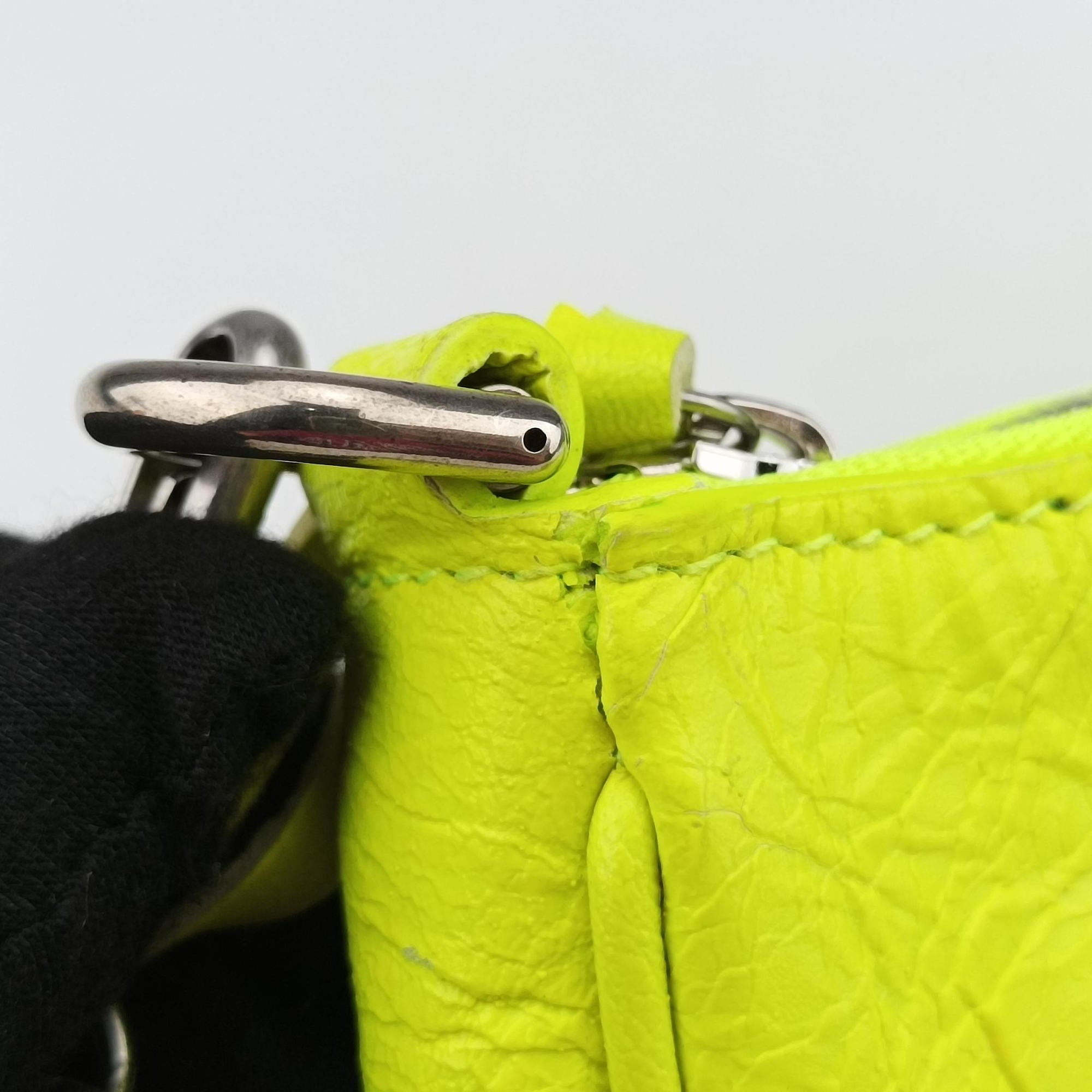 Pre-owned Balenciaga Le Cagole Green lambskin  shoulderbag | stylenewstar