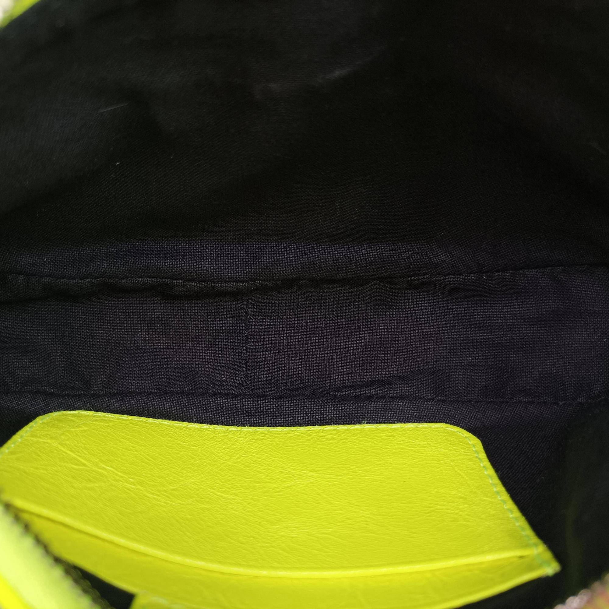 Pre-owned Balenciaga Le Cagole Green lambskin  shoulderbag | stylenewstar