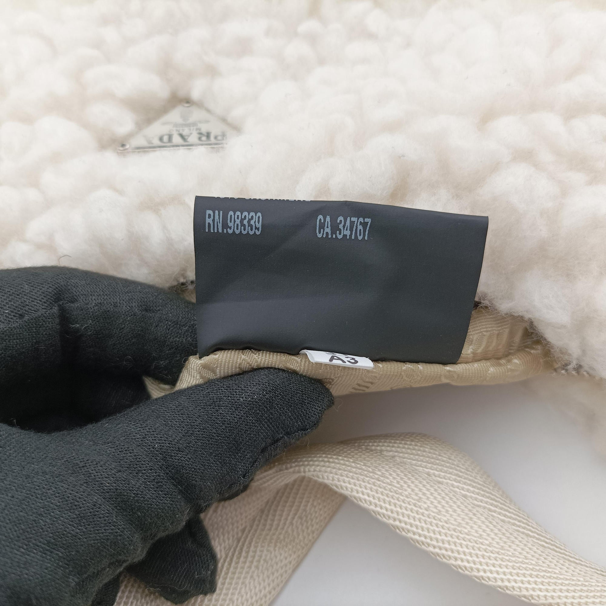 Pre-owned Prada Re-Edition 2000 White Sheep Fur × Nylon Trims 1NE515 handbag | stylenewstar