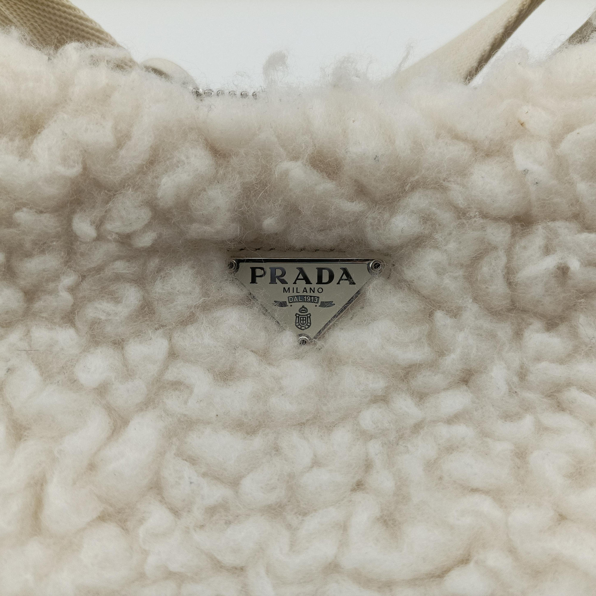 Pre-owned Prada Re-Edition 2000 White Sheep Fur × Nylon Trims 1NE515 handbag | stylenewstar