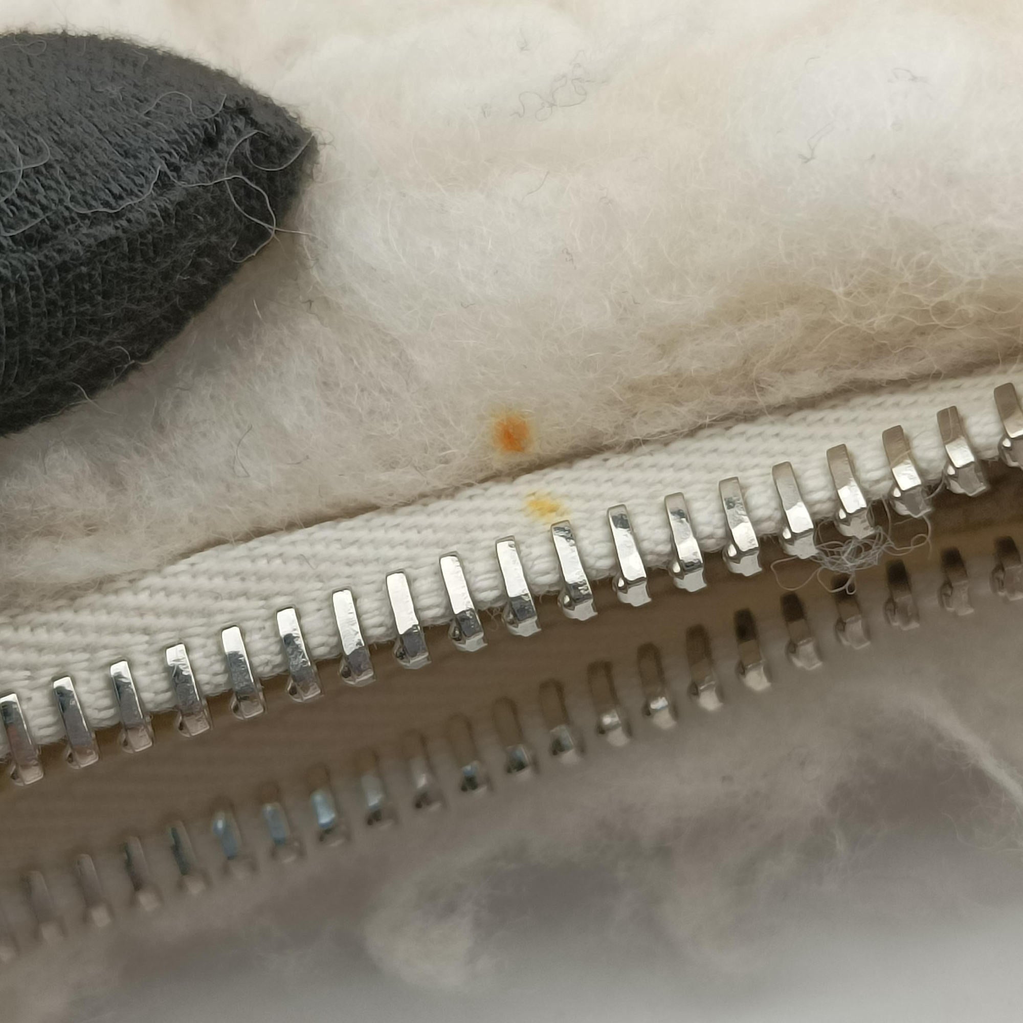 Pre-owned Prada Re-Edition 2000 White Sheep Fur × Nylon Trims 1NE515 handbag | stylenewstar