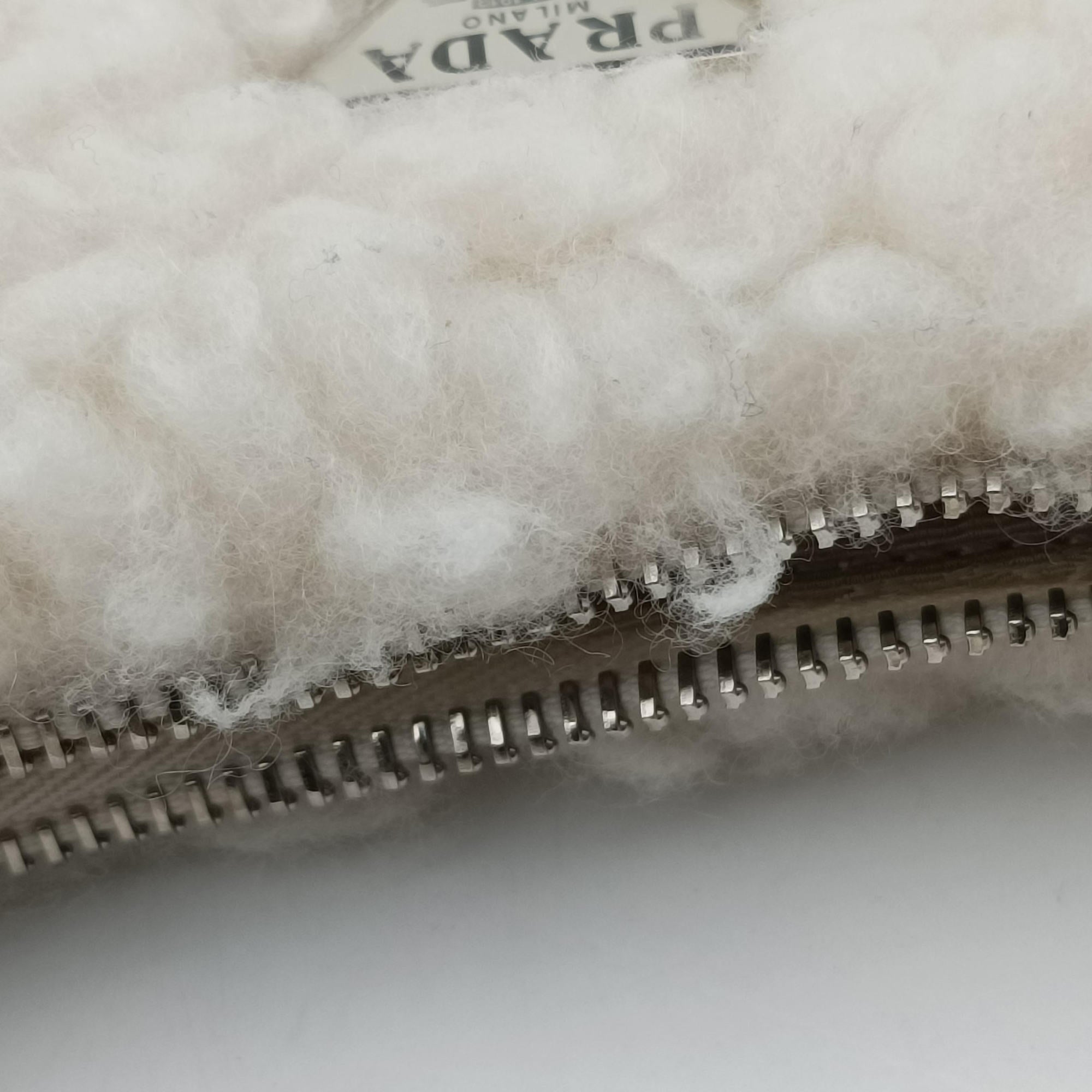 Pre-owned Prada Re-Edition 2000 White Sheep Fur × Nylon Trims 1NE515 handbag | stylenewstar