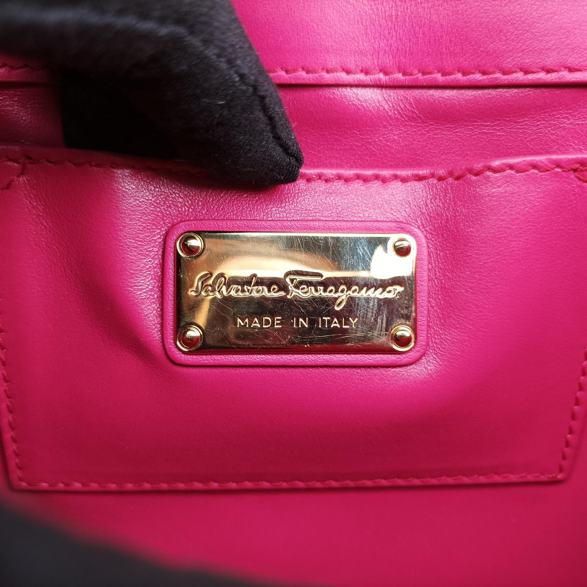 Secondhand Ferragamo Thalia Rose Leather  shoulderbag | stylenewstar