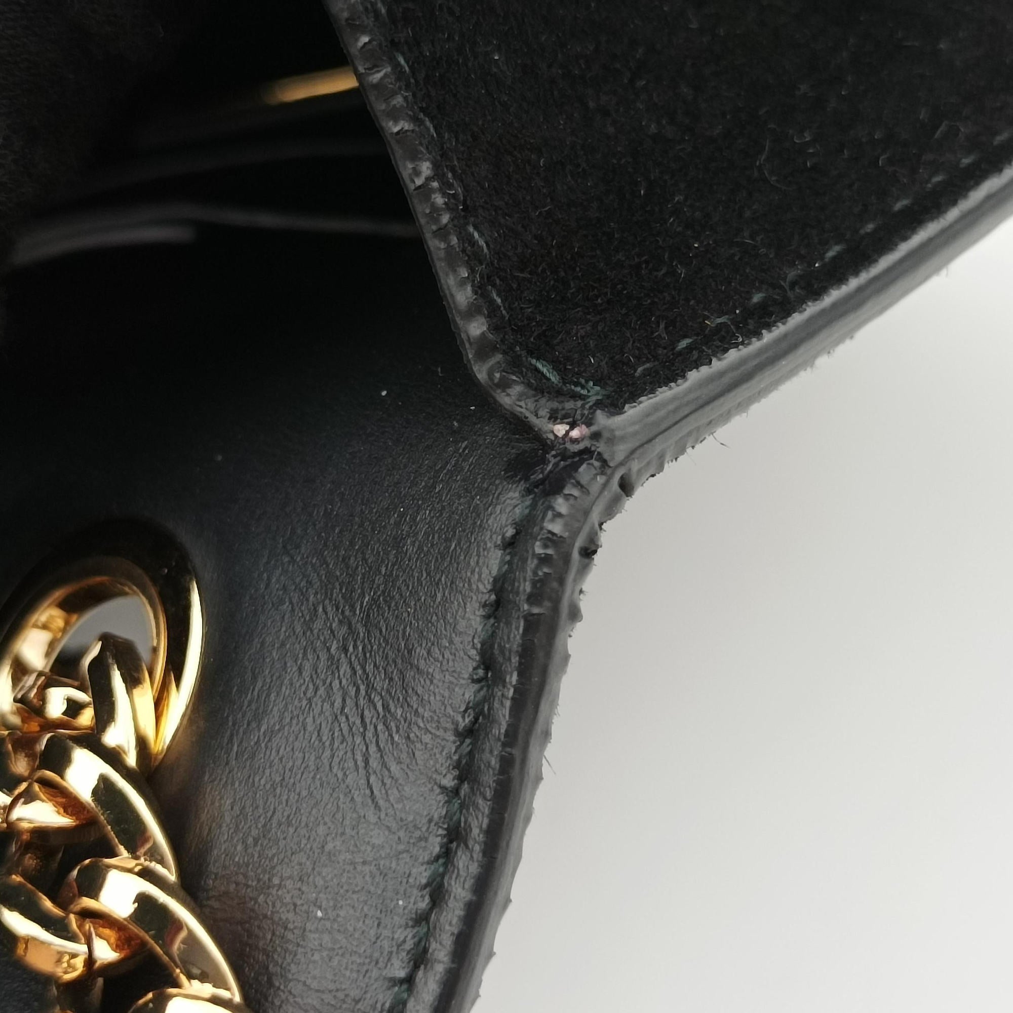 Pre-owned Ferragamo Vara Black Suede × Mink Fur  shoulderbag | stylenewstar