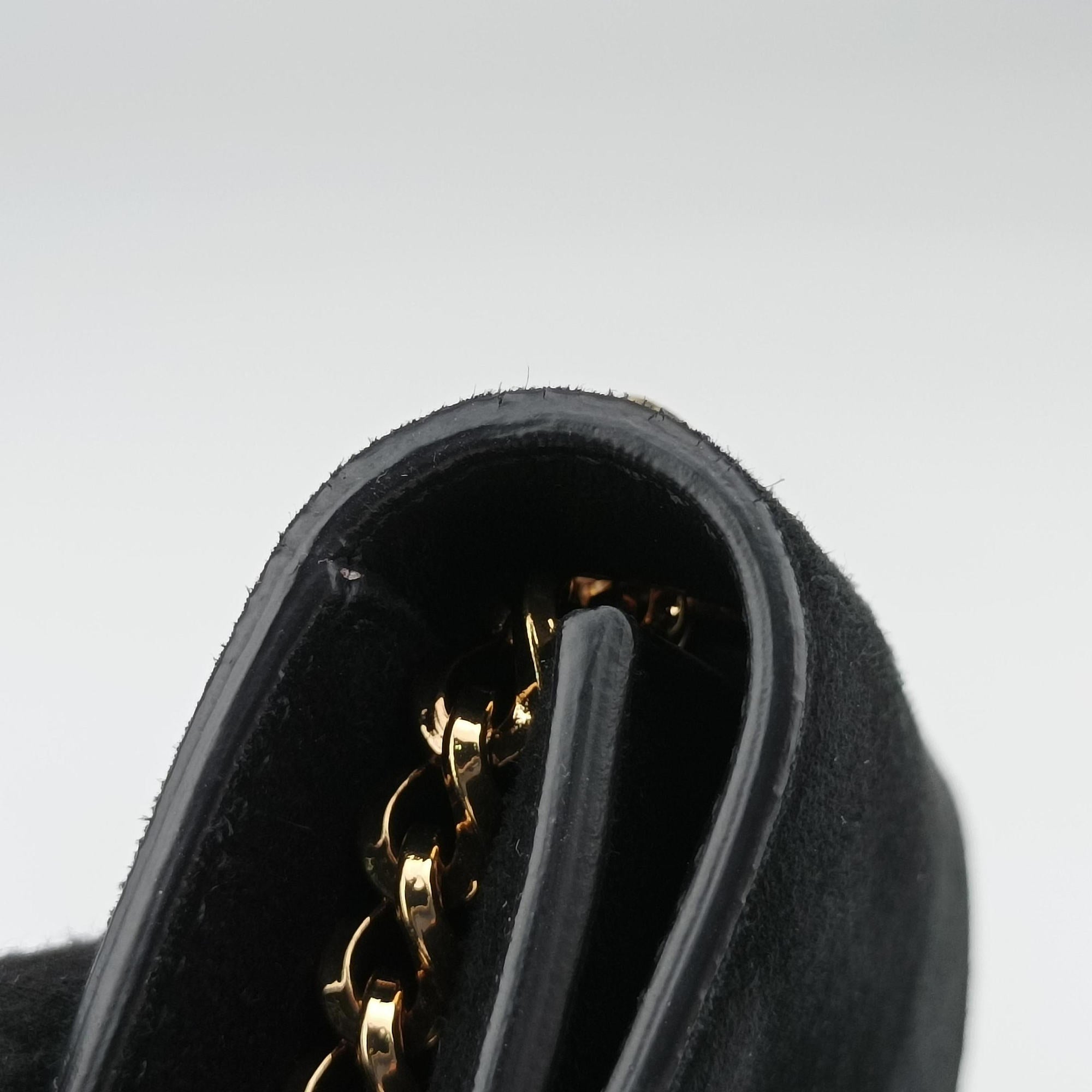 Pre-owned Ferragamo Vara Black Suede × Mink Fur  shoulderbag | stylenewstar