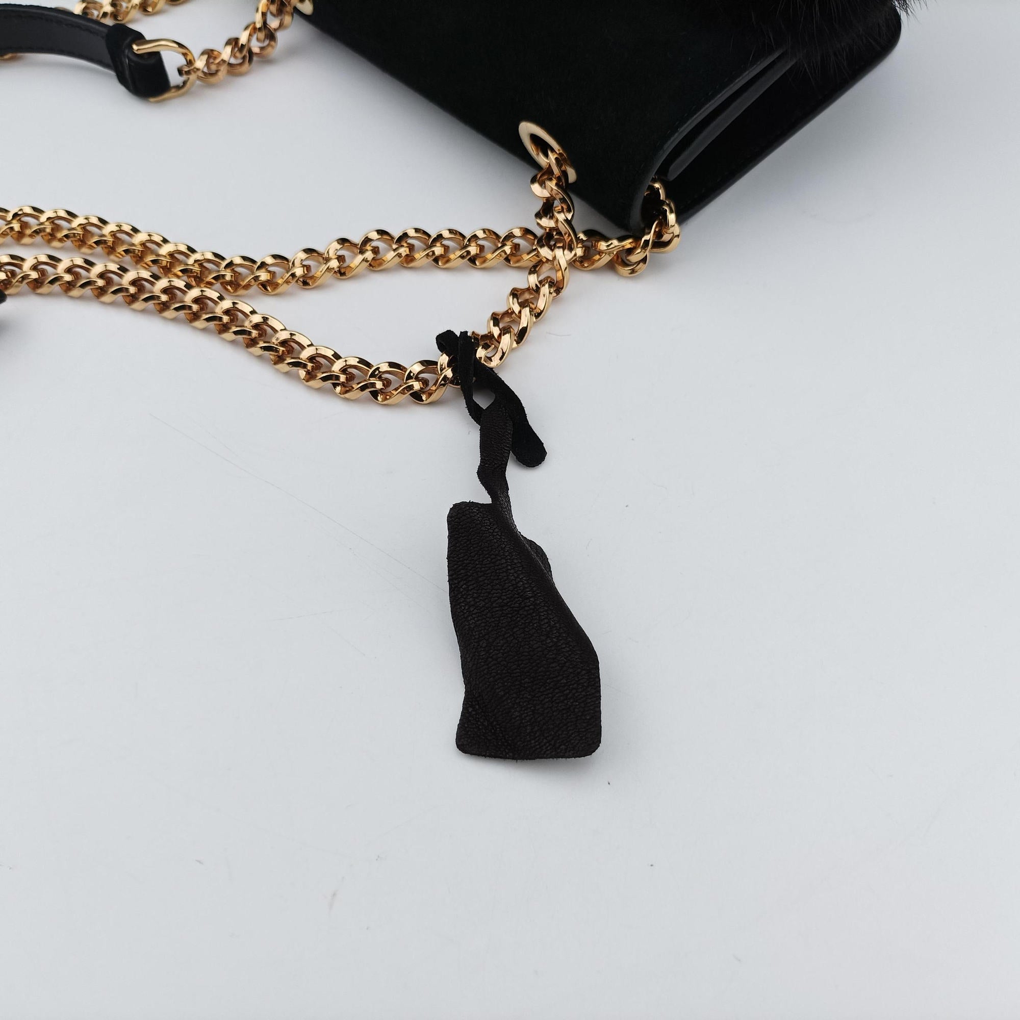 Pre-owned Ferragamo Vara Black Suede × Mink Fur  shoulderbag | stylenewstar