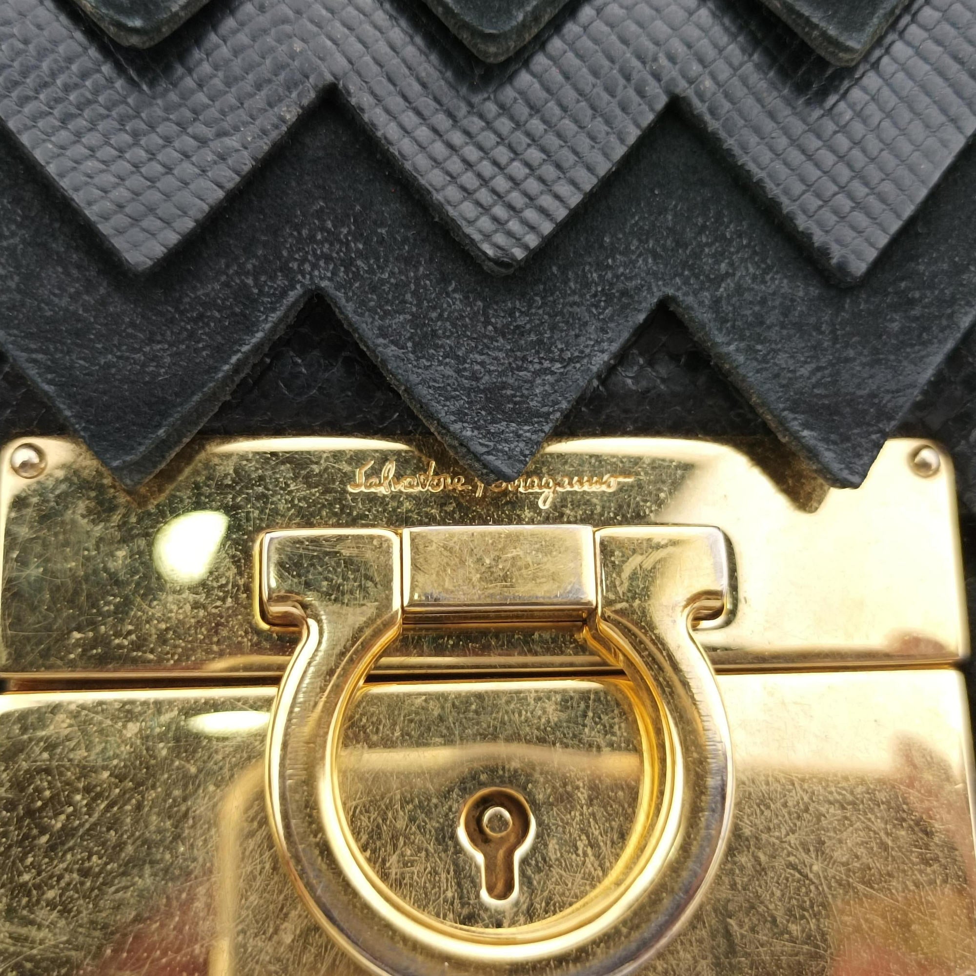 Pre-owned Ferragamo Gancini Black Leather×Suede  shoulderbag | stylenewstar