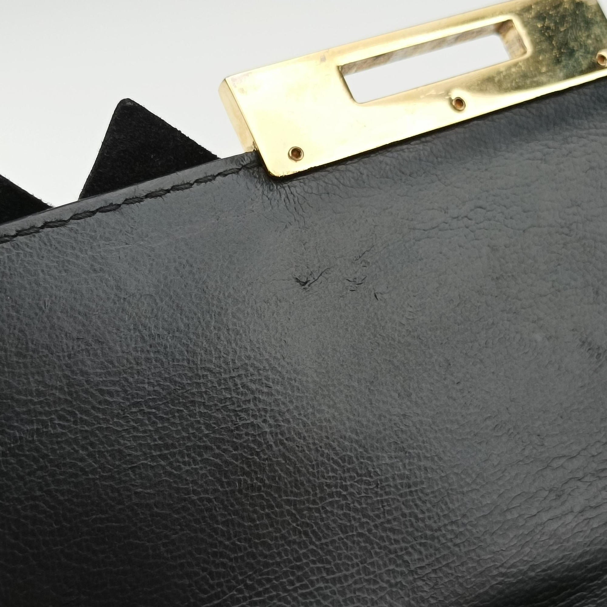 Pre-owned Ferragamo Gancini Black Leather×Suede  shoulderbag | stylenewstar