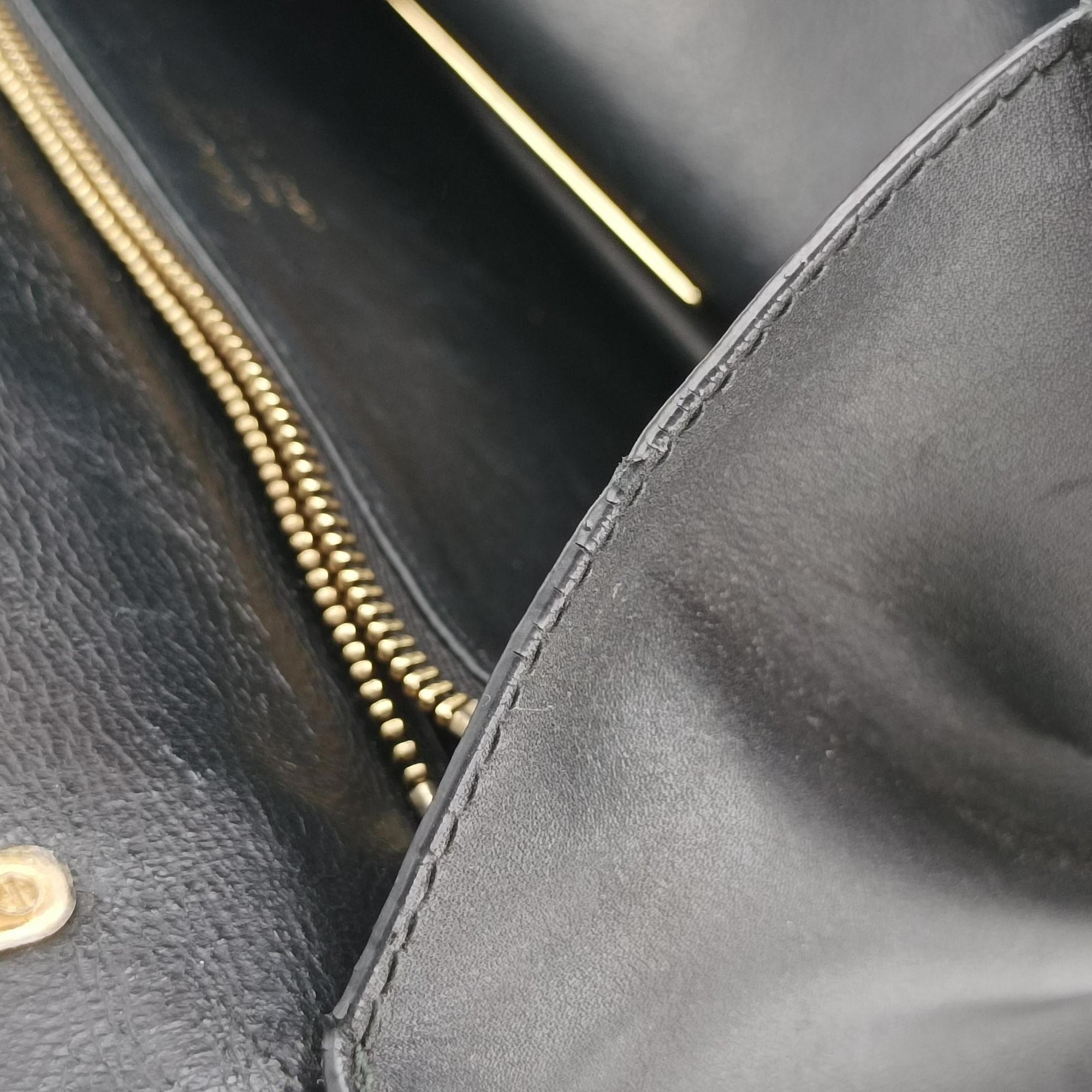Pre-owned Ferragamo Gancini Black Leather×Suede  shoulderbag | stylenewstar