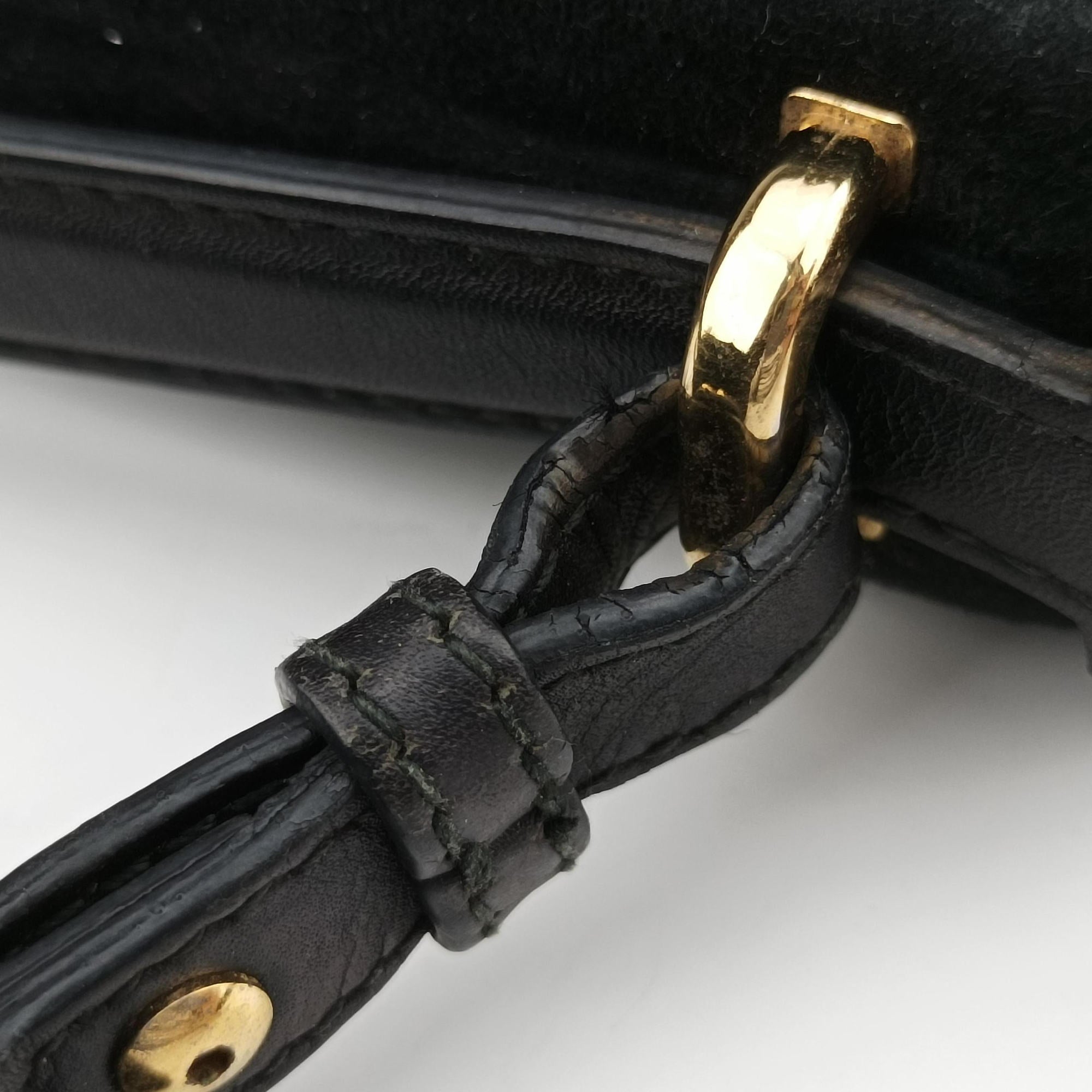 Pre-owned Ferragamo Gancini Black Leather×Suede  shoulderbag | stylenewstar