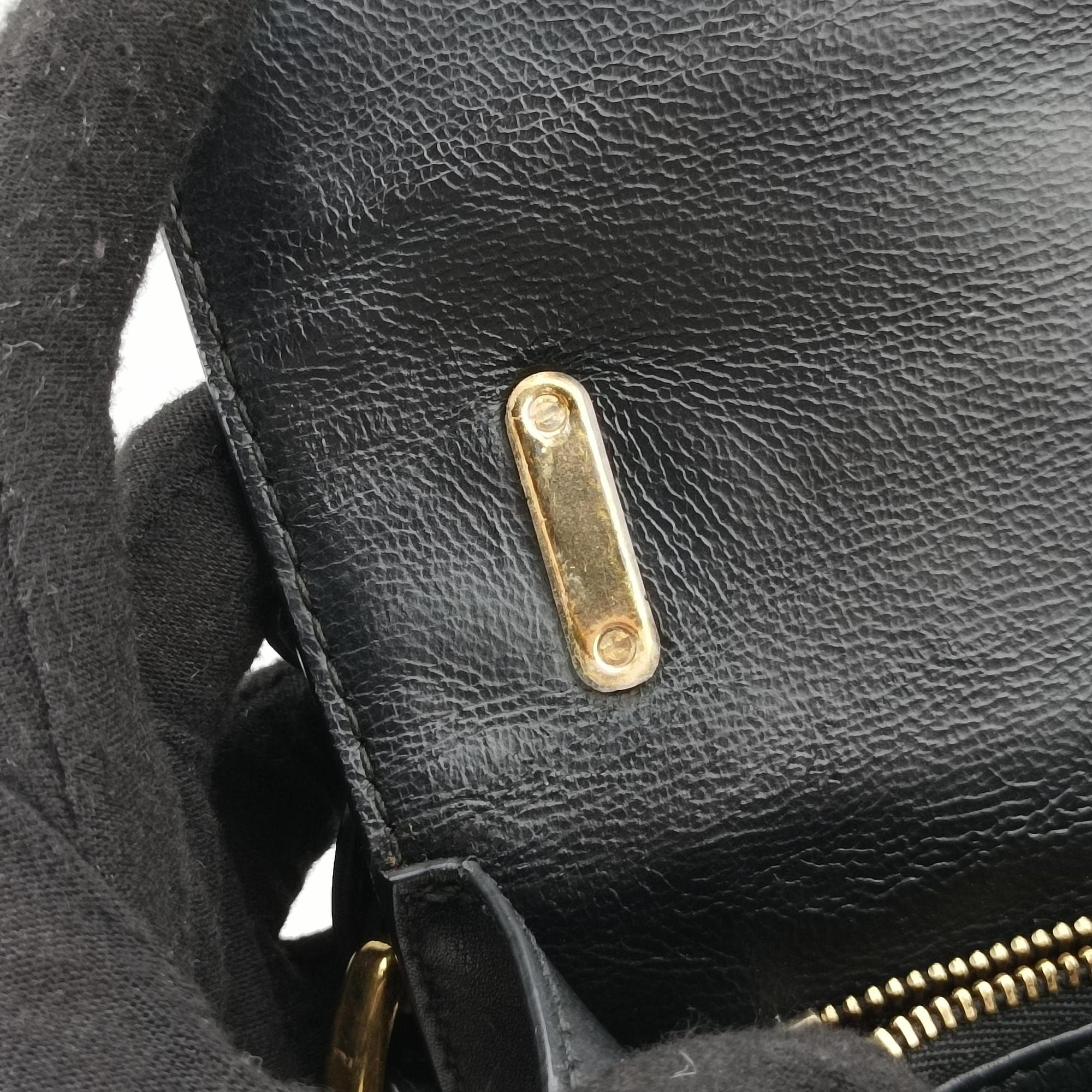 Pre-owned Ferragamo Gancini Black Leather×Suede  shoulderbag | stylenewstar