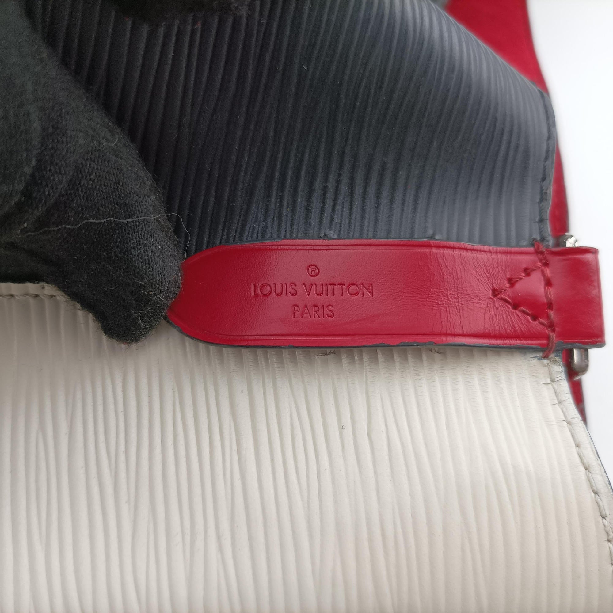 Pre-owned Louis Vuitton NeoNoe Red × White × Black Epi M55394 shoulderbag | stylenewstar