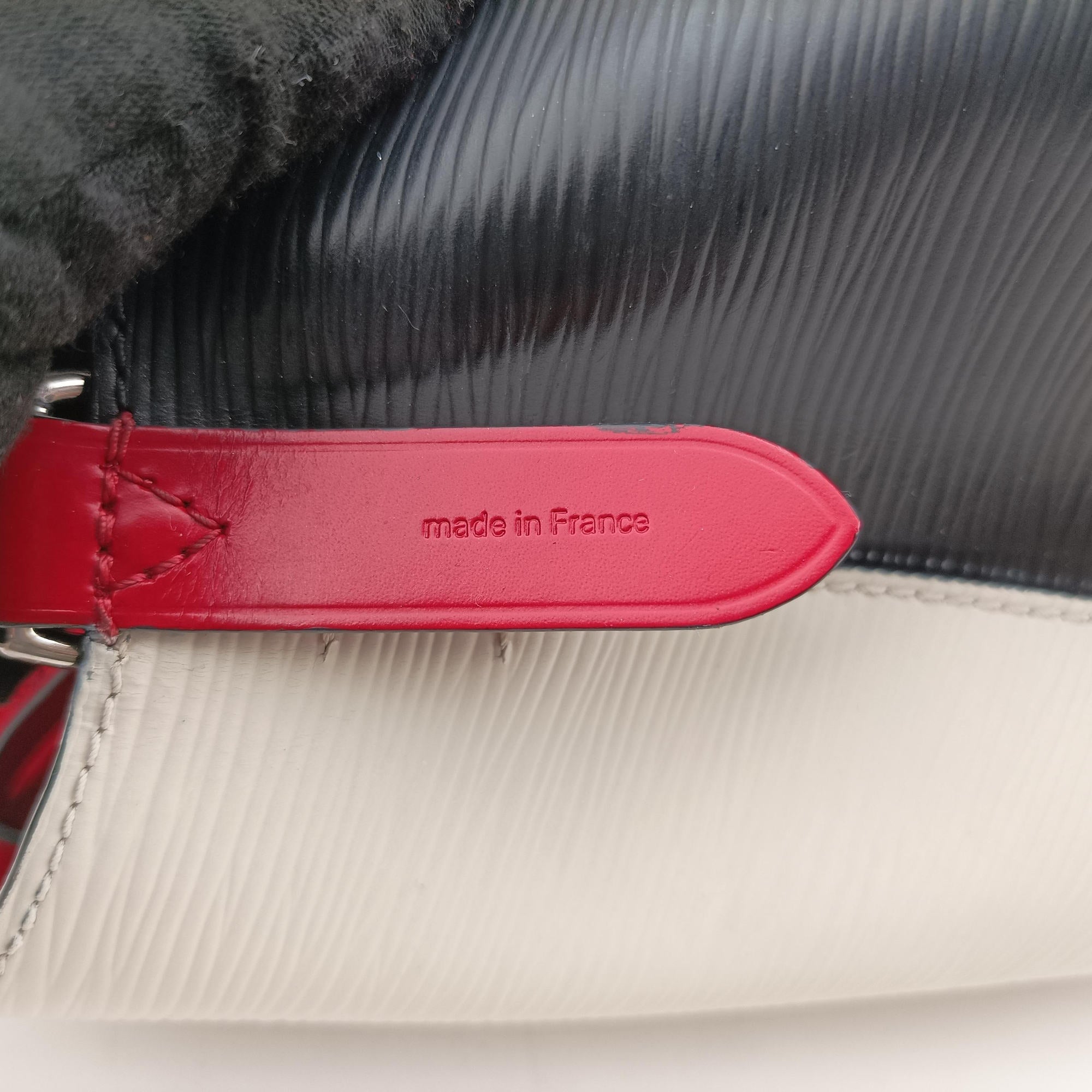 Pre-owned Louis Vuitton NeoNoe Red × White × Black Epi M55394 shoulderbag | stylenewstar