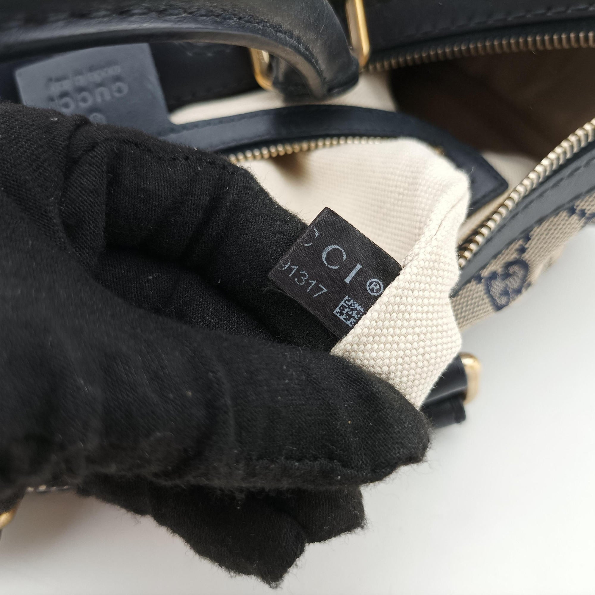 Pre-owned Gucci Sherry Line Navy×red×beige canvas×leather 247205 shoulderbag | stylenewstar