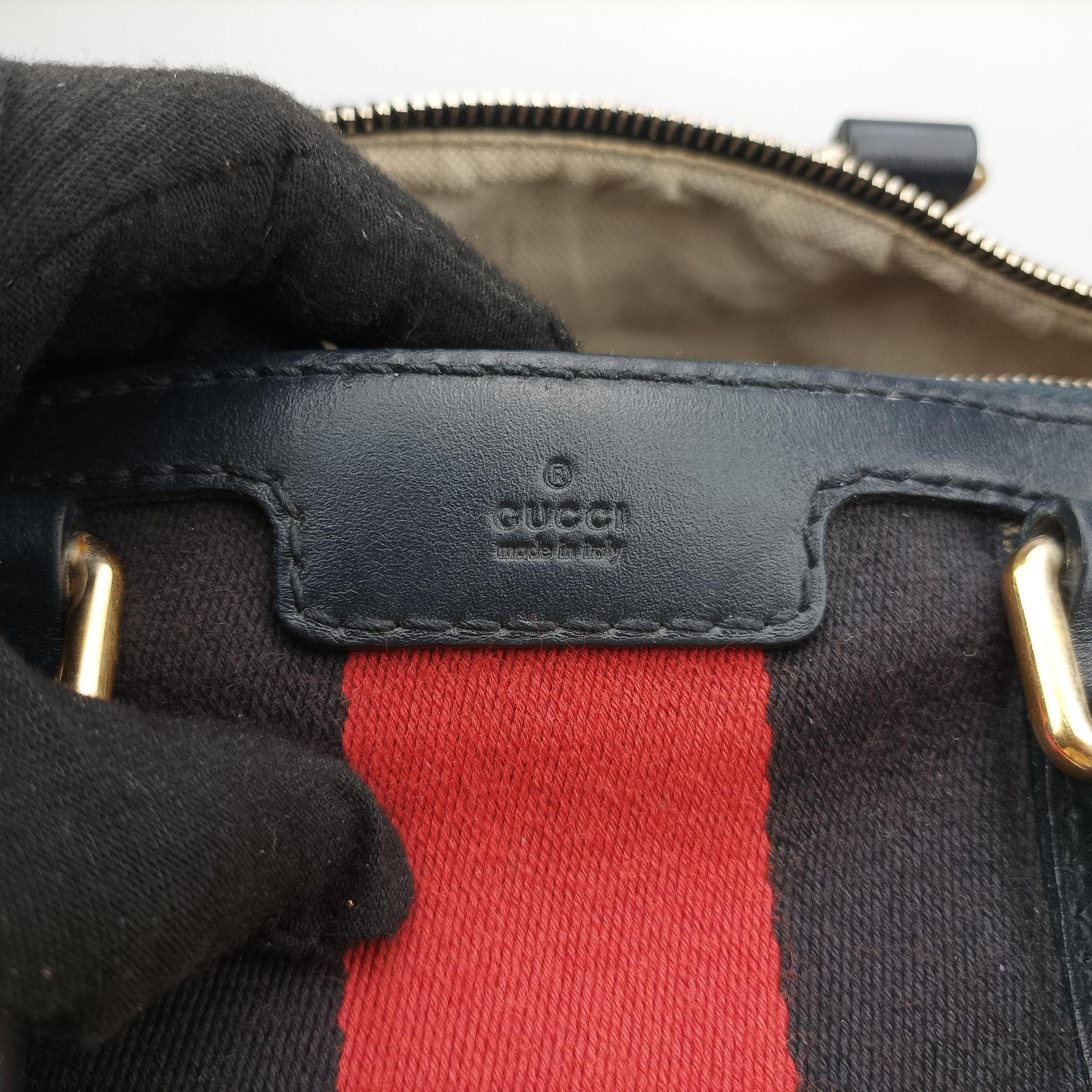 Pre-owned Gucci Sherry Line Navy×red×beige canvas×leather 247205 shoulderbag | stylenewstar
