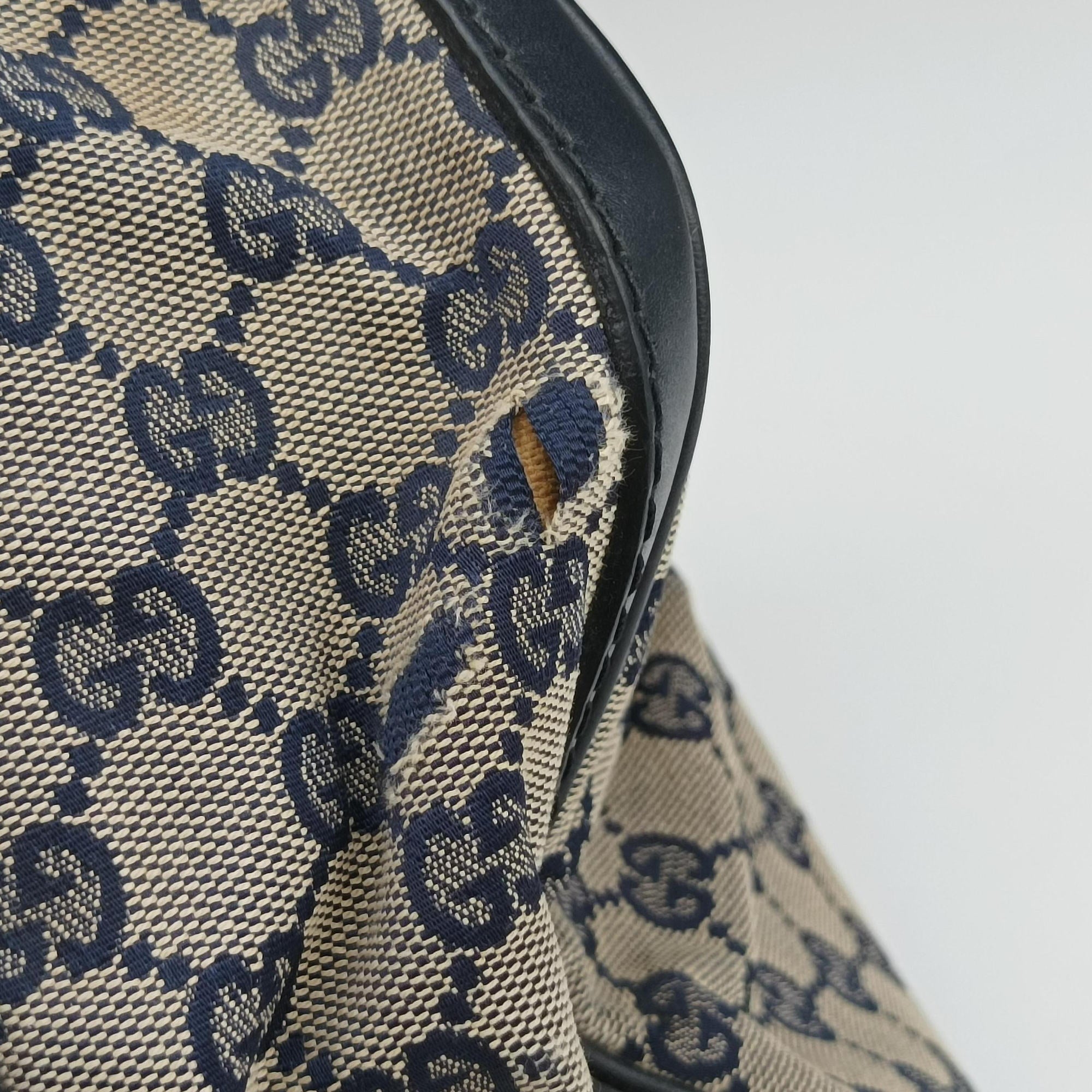 Pre-owned Gucci Sherry Line Navy×red×beige canvas×leather 247205 shoulderbag | stylenewstar