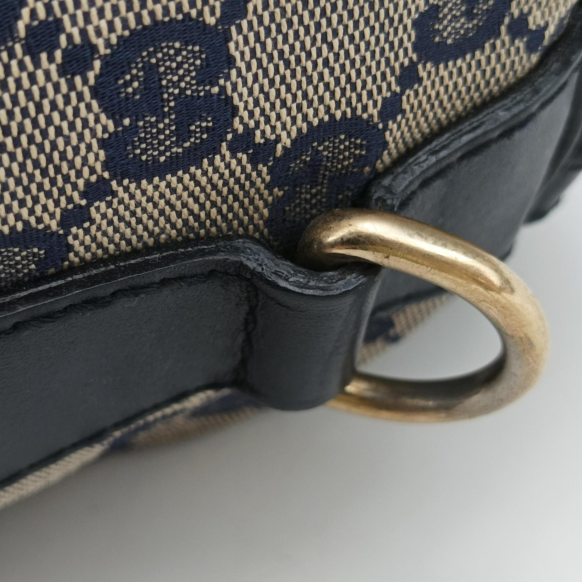 Pre-owned Gucci Sherry Line Navy×red×beige canvas×leather 247205 shoulderbag | stylenewstar
