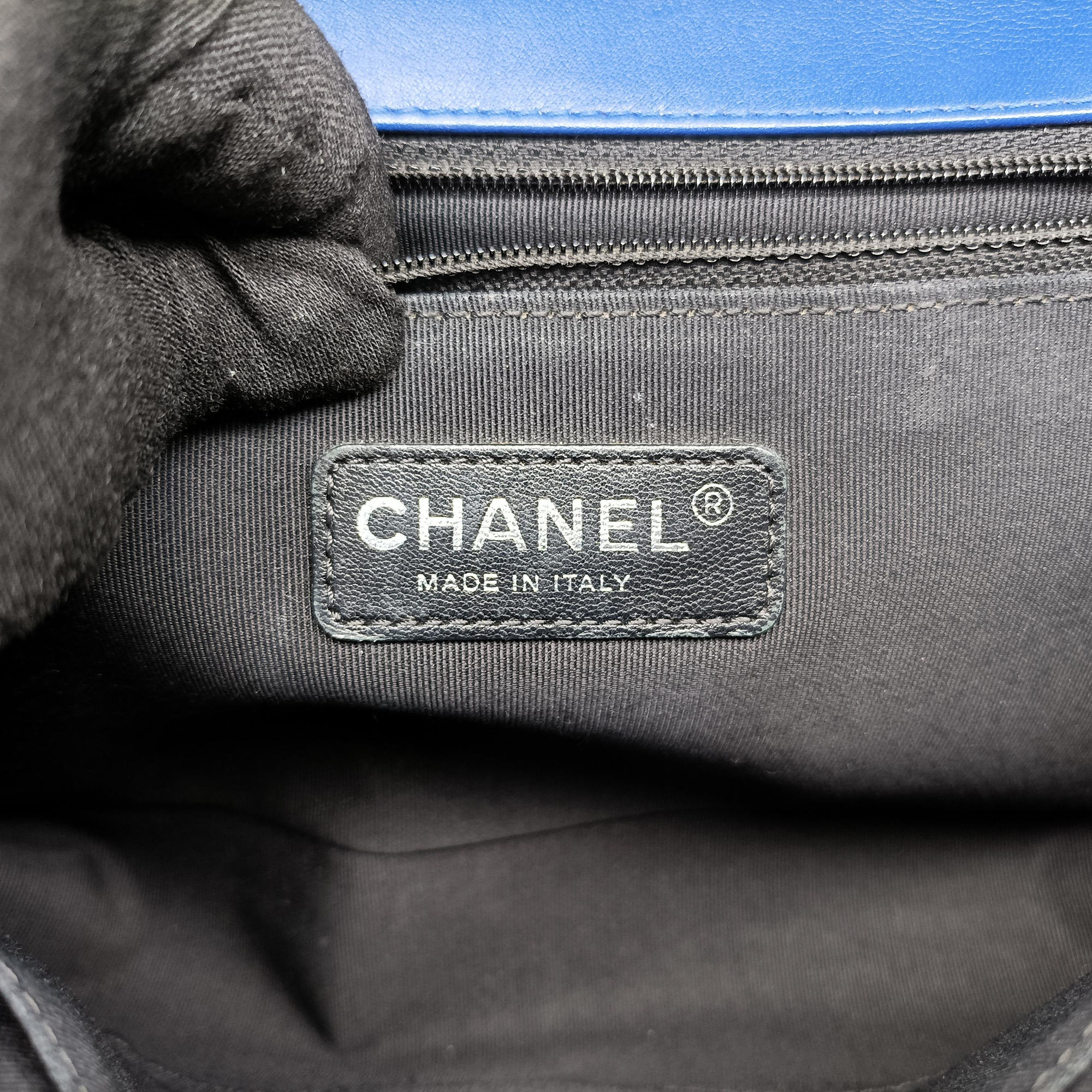Pre-owned Chanel BOY CHANEL Blue Patent A92693 shoulderbag | stylenewstar