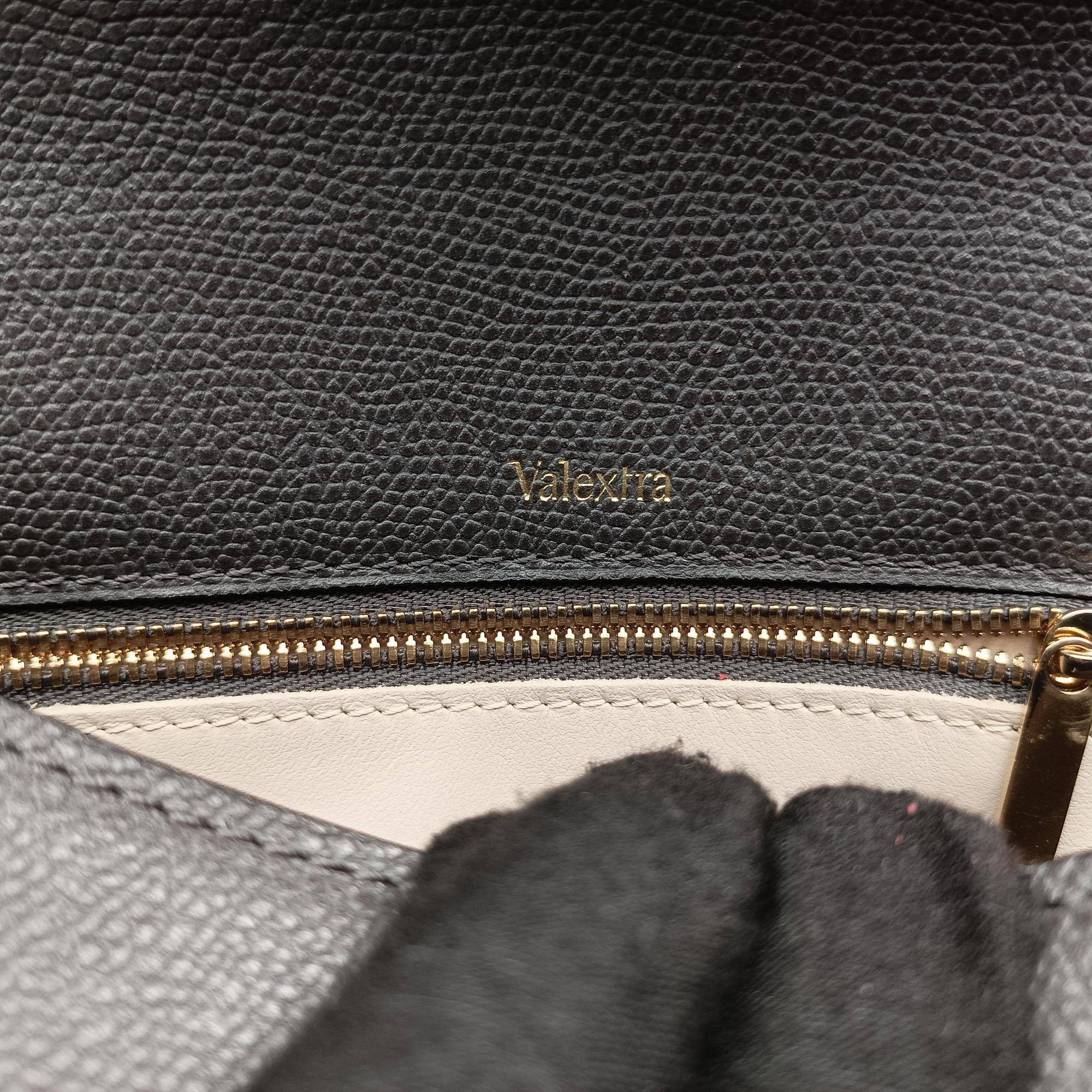 Pre-owned Valextra ISIDE Gray×orange×pink Leather  shoulderbag | stylenewstar