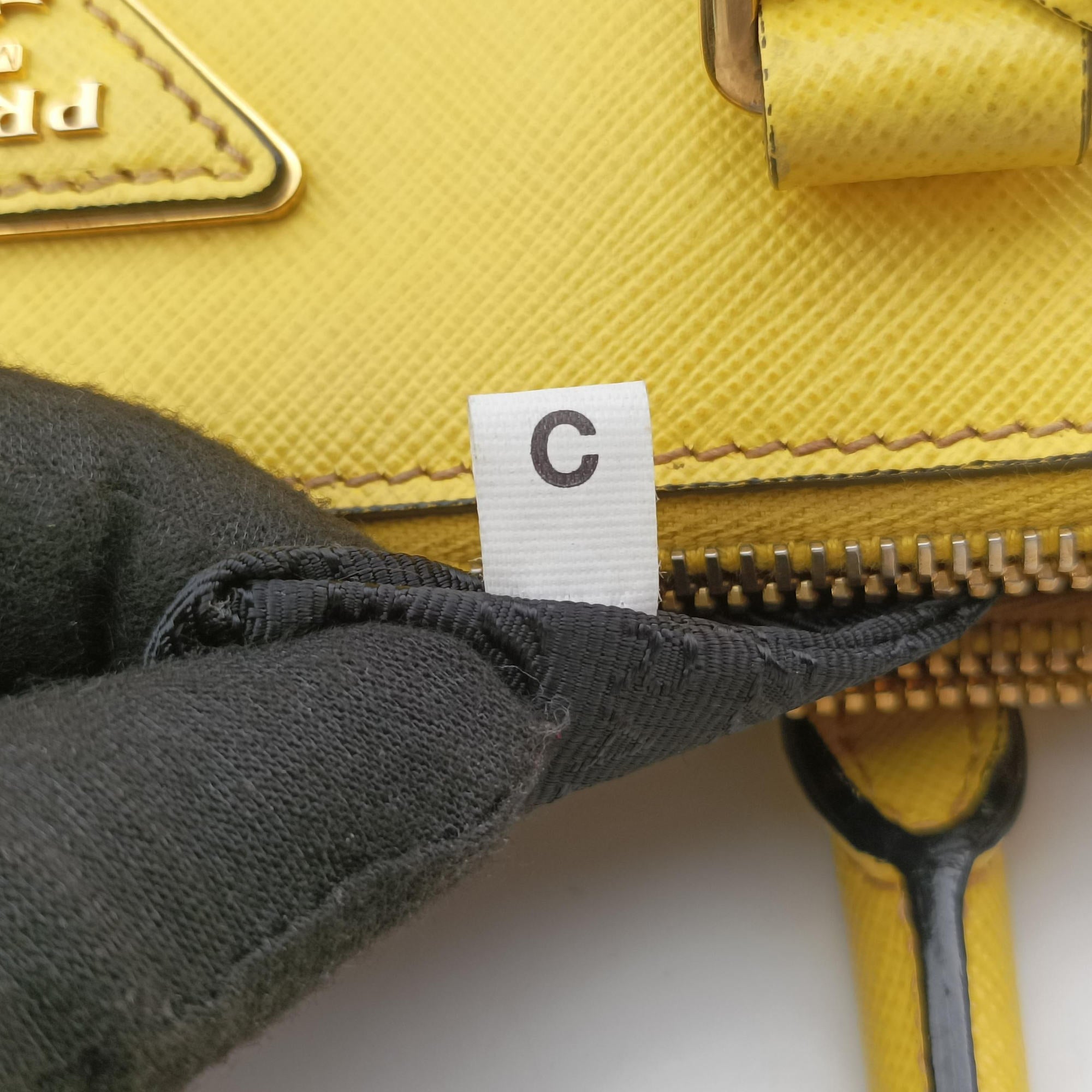 Vintage Prada Galleria Yellow SAFFIANO Leather BN2274 shoulderbag | stylenewstar
