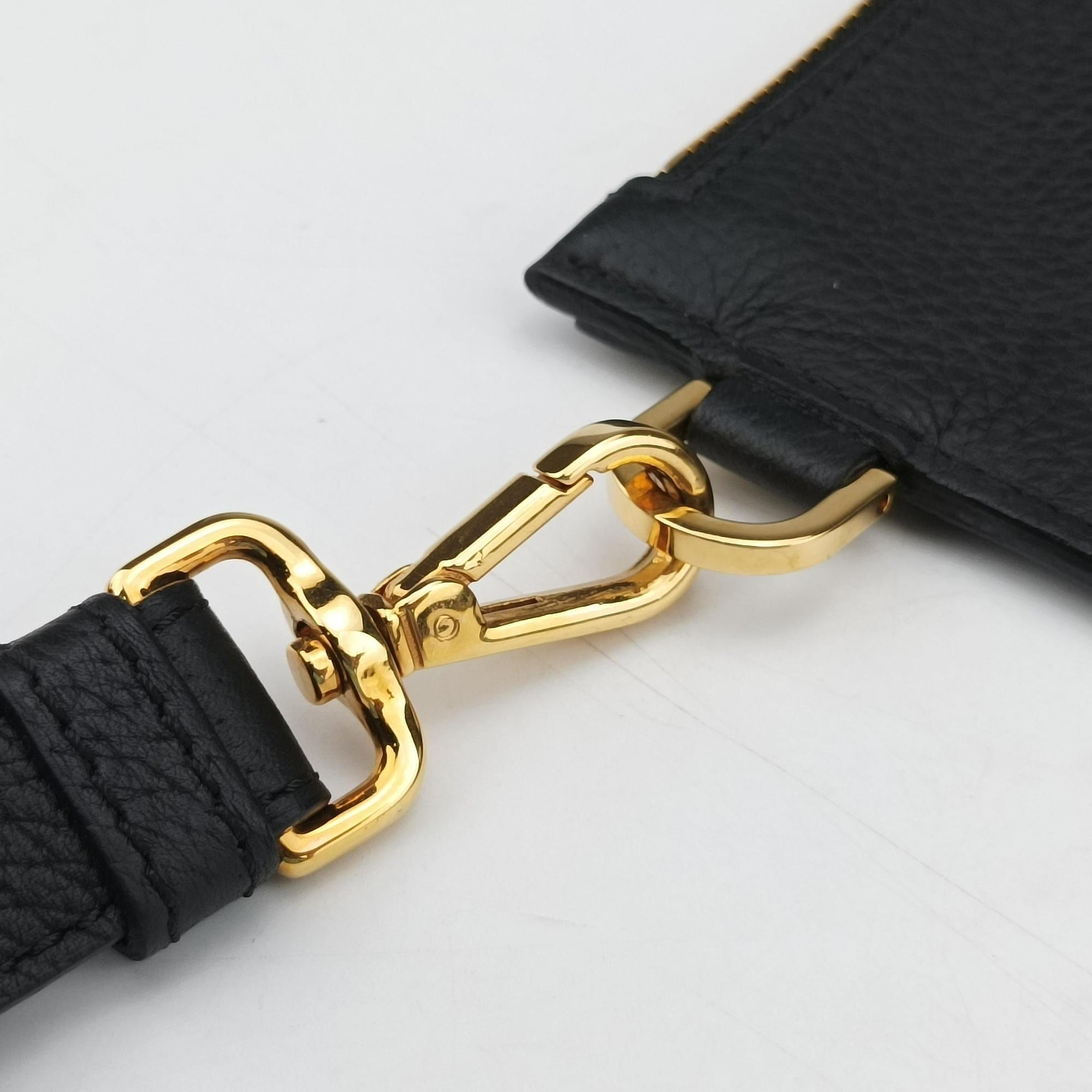 Pre-owned VERSACE Medusa Black Leather  clutchbag | stylenewstar