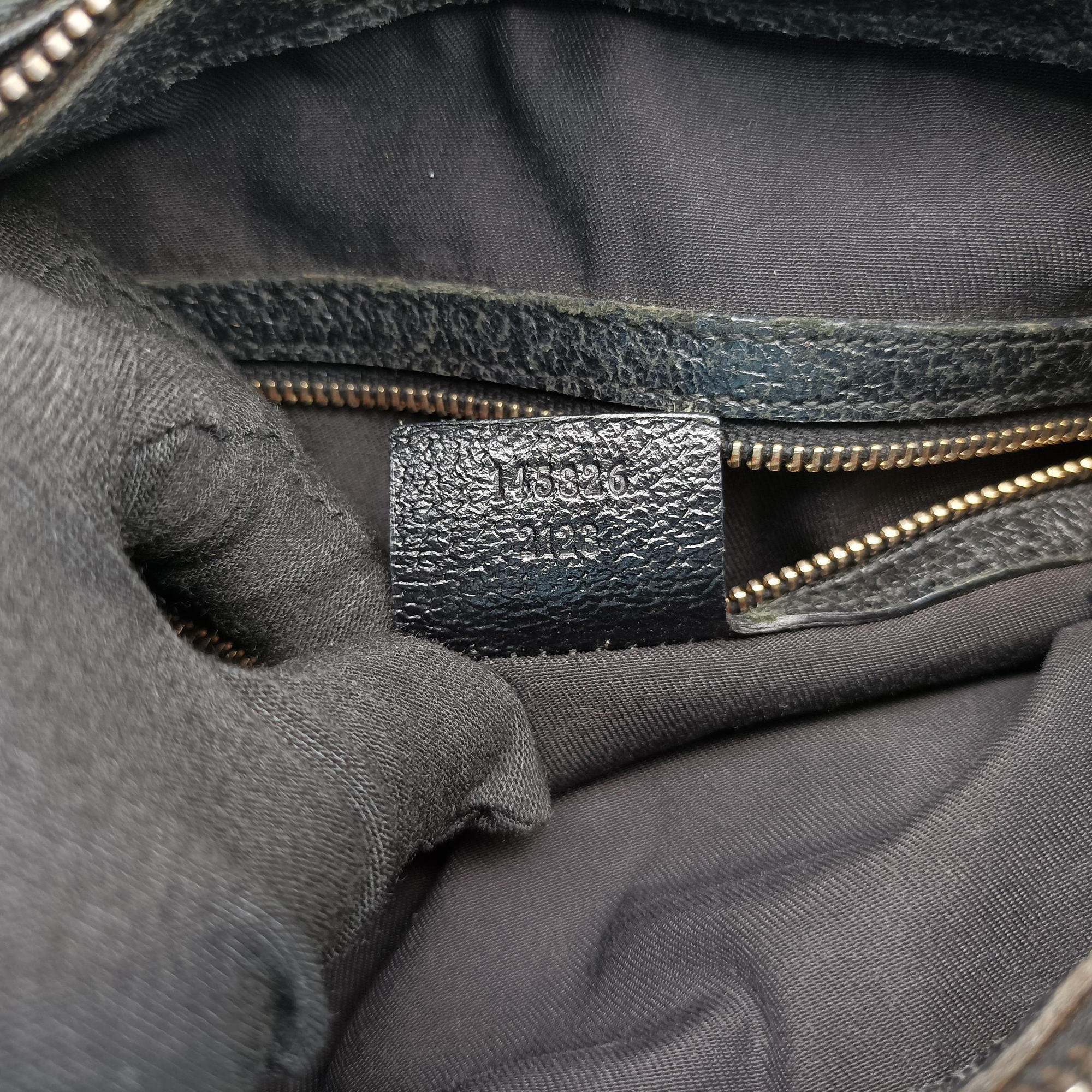 Pre-owned Gucci Hobo Black canvas 145826 shoulderbag | stylenewstar