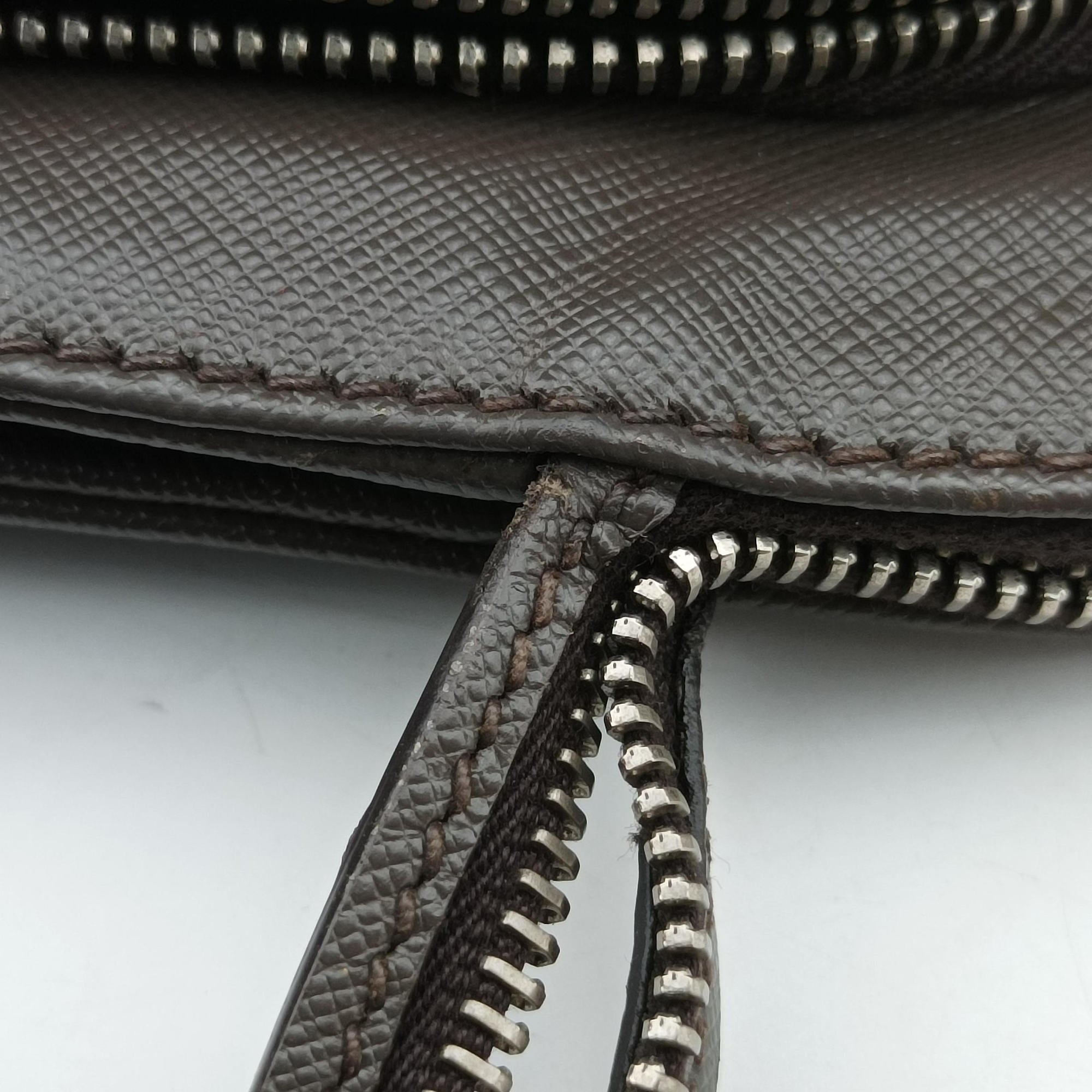 Vintage Prada Triangle Logo Plate Grey Saffiano Leather 178589 handbag | stylenewstar