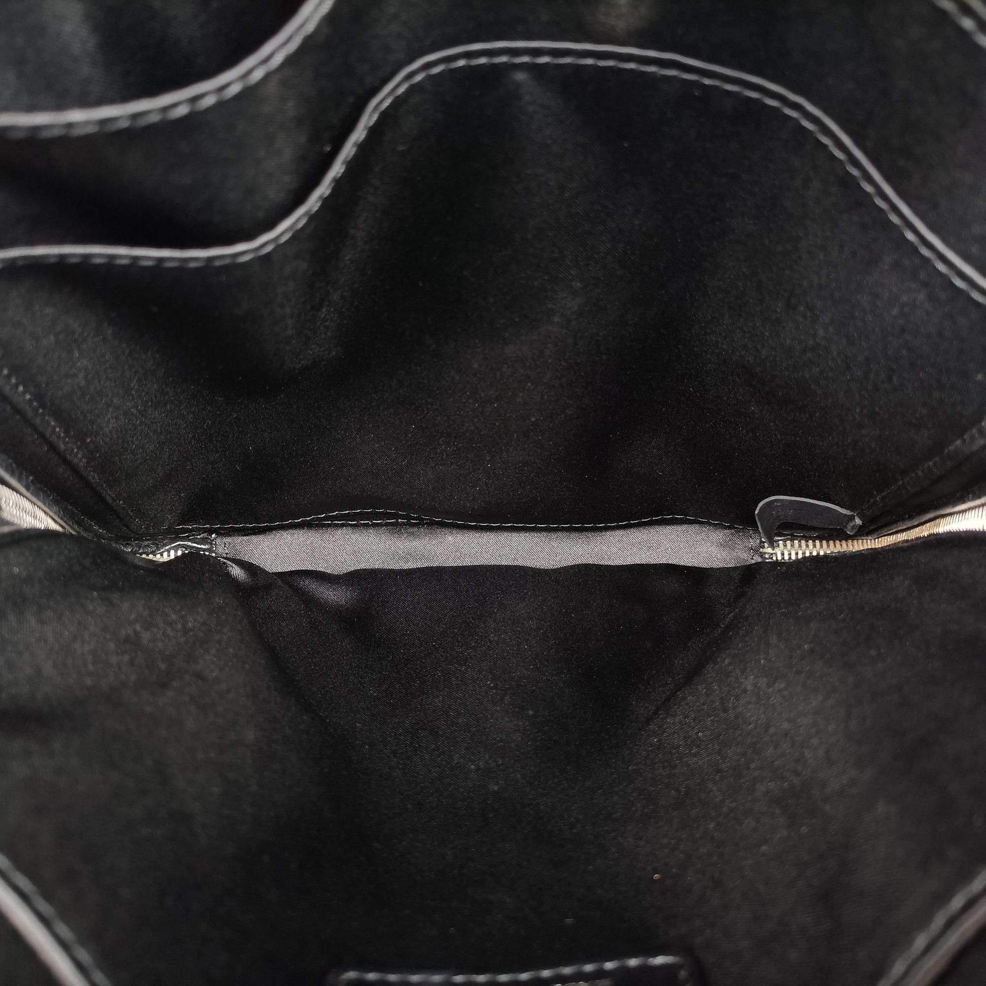 Pre-owned Chanel Matelasse Black Leather  shoulderbag | stylenewstar