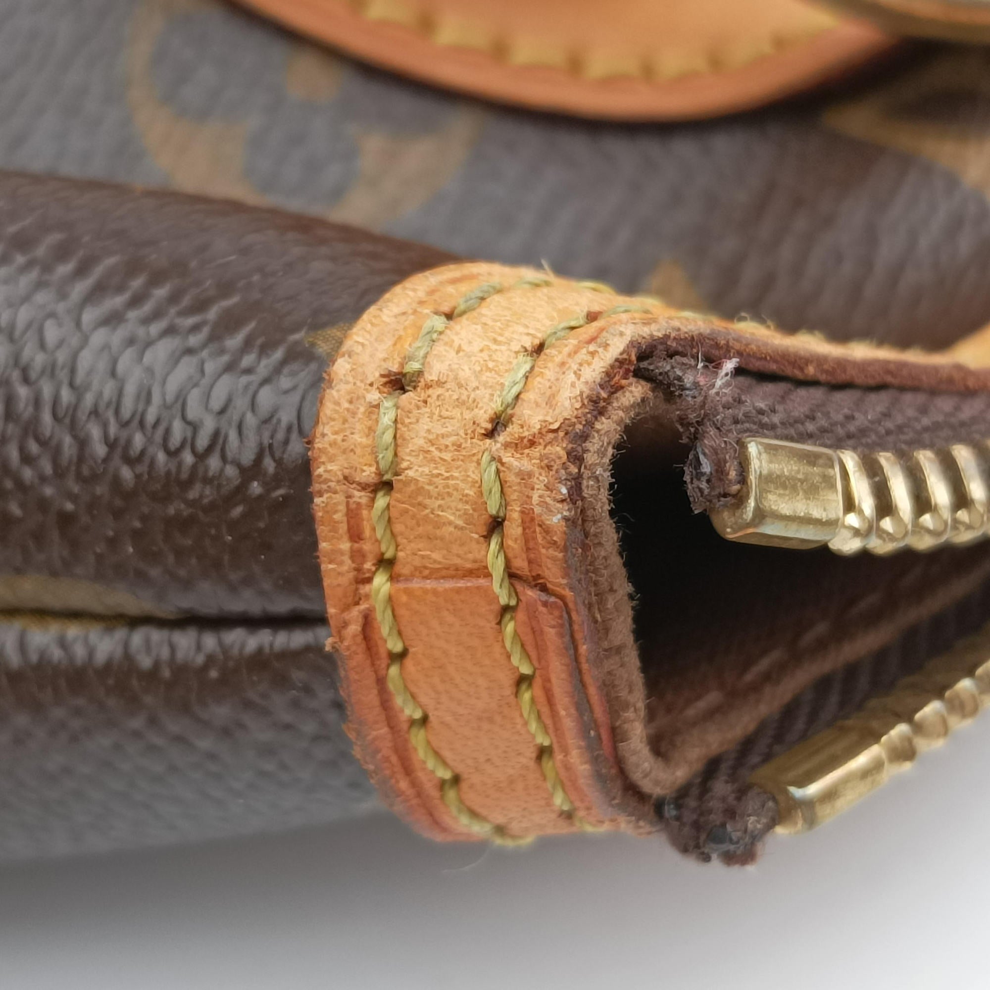 Pre-owned Louis Vuitton LOCKIT Brown Monogram Canvas M40102 handbag | stylenewstar