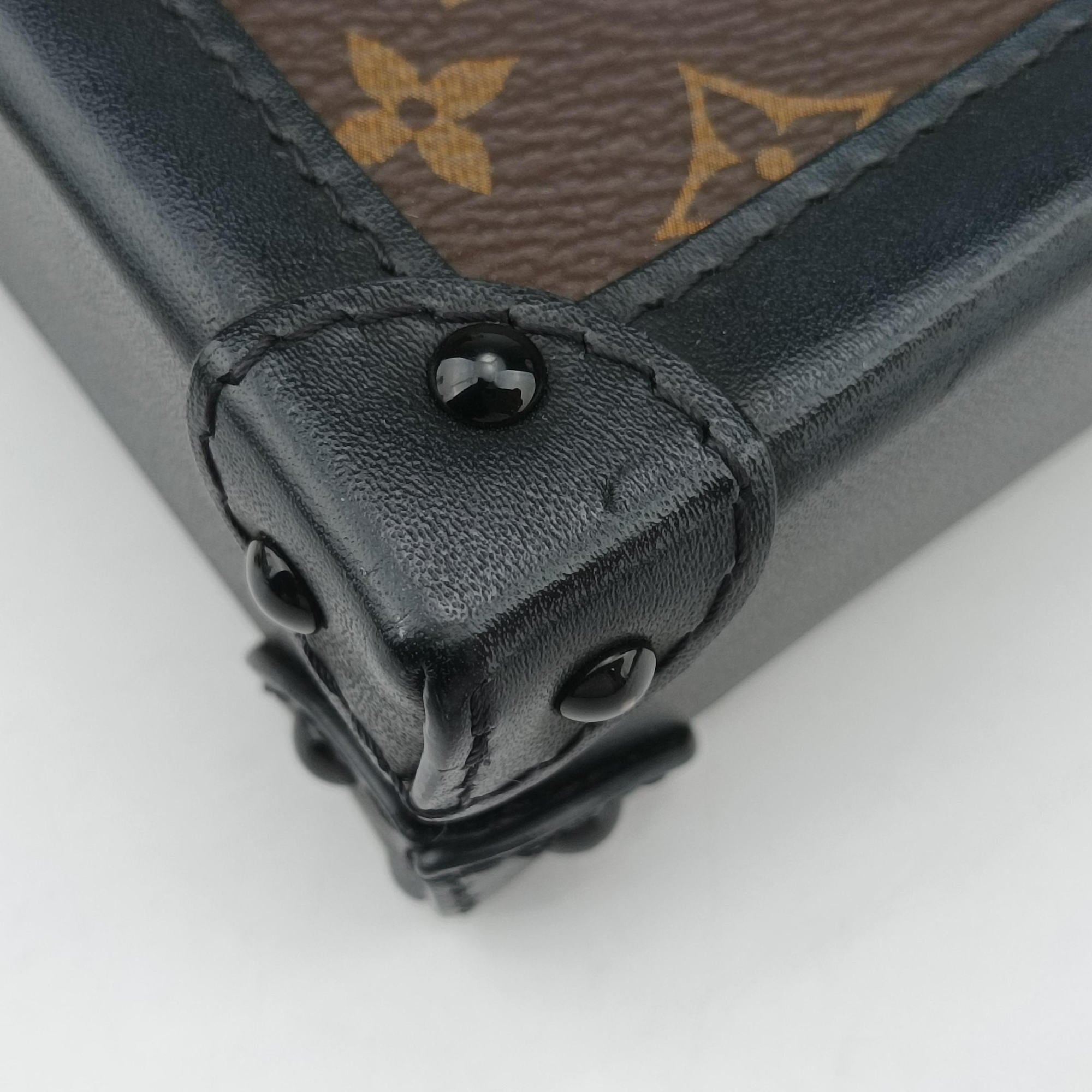 Pre-owned Louis Vuitton Vertical Trunk Pochette Brown×Black Monogram Canvas x leather M63913 shoulderbag | stylenewstar