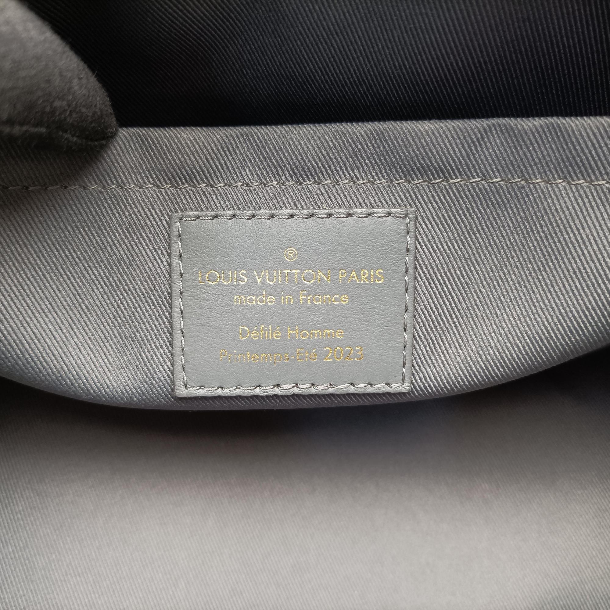 Pre-owned Louis Vuitton Versailles Ornament City Keepall Dark Shadow Gray Debossed Monogram M21835 shoulderbag | stylenewstar