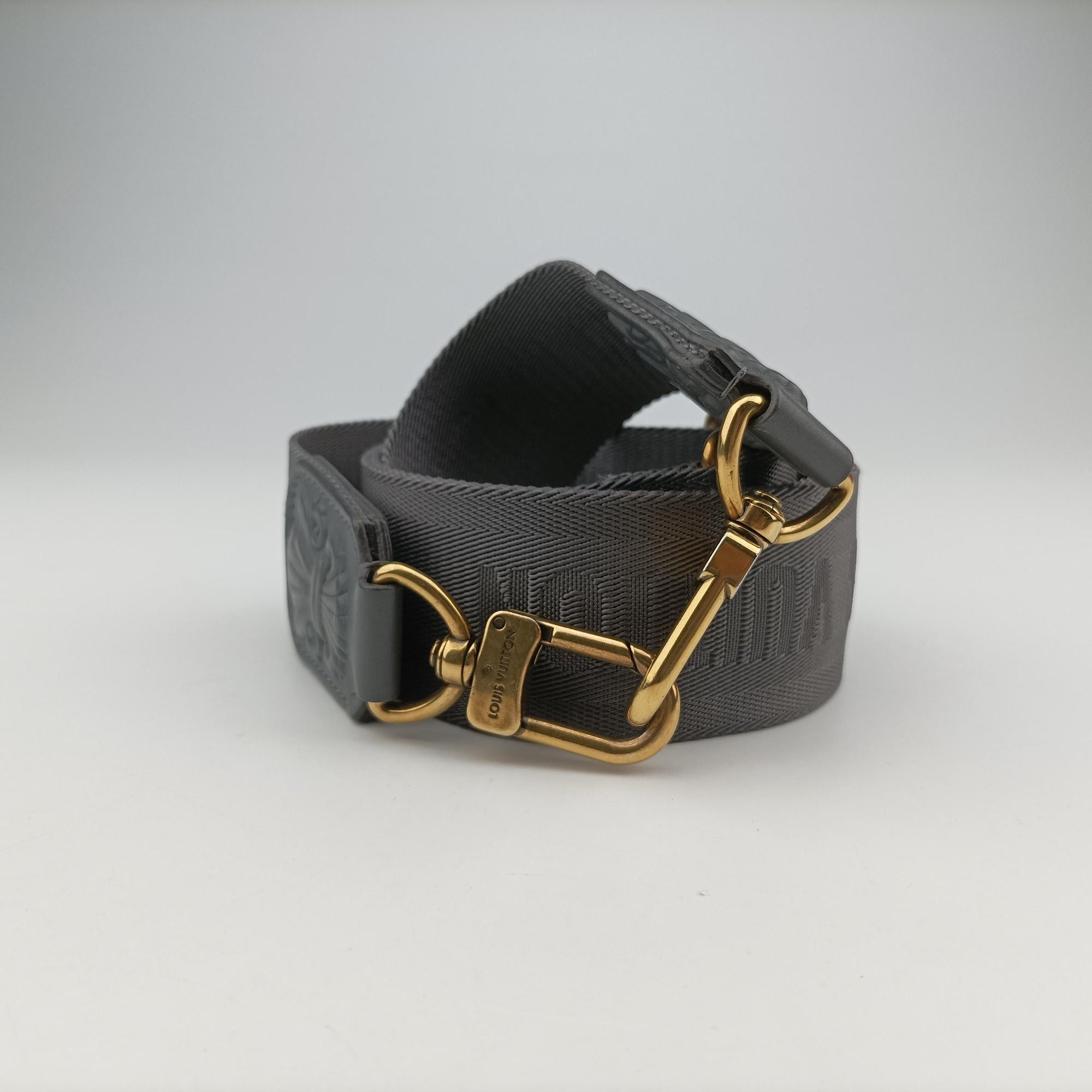 Pre-owned Louis Vuitton Versailles Ornament City Keepall Dark Shadow Gray Debossed Monogram M21835 shoulderbag | stylenewstar