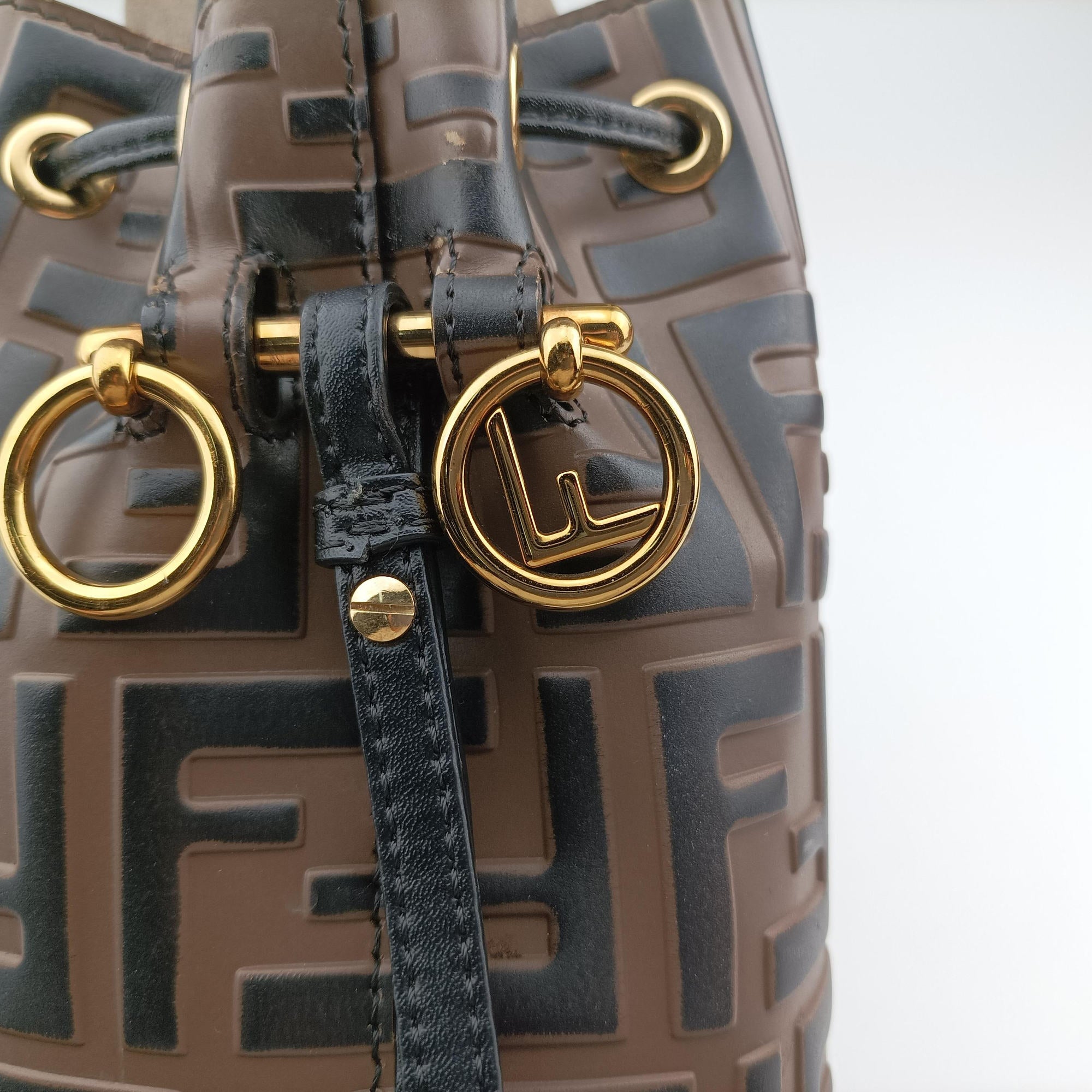Pre-owned Fendi Mon Tresor Mini Bucket Brown Leather 8BS010/8AV105 shoulderbag | stylenewstar