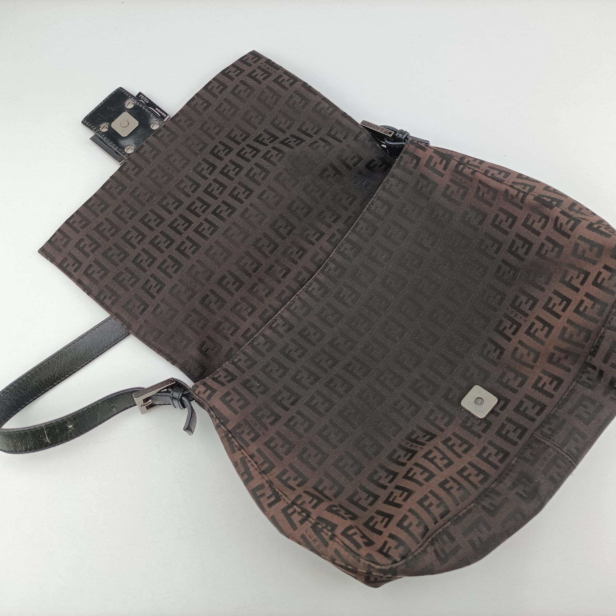 Secondhand Fendi Baguette Zucchino Brown canvas 8BR001 shoulderbag | stylenewstar