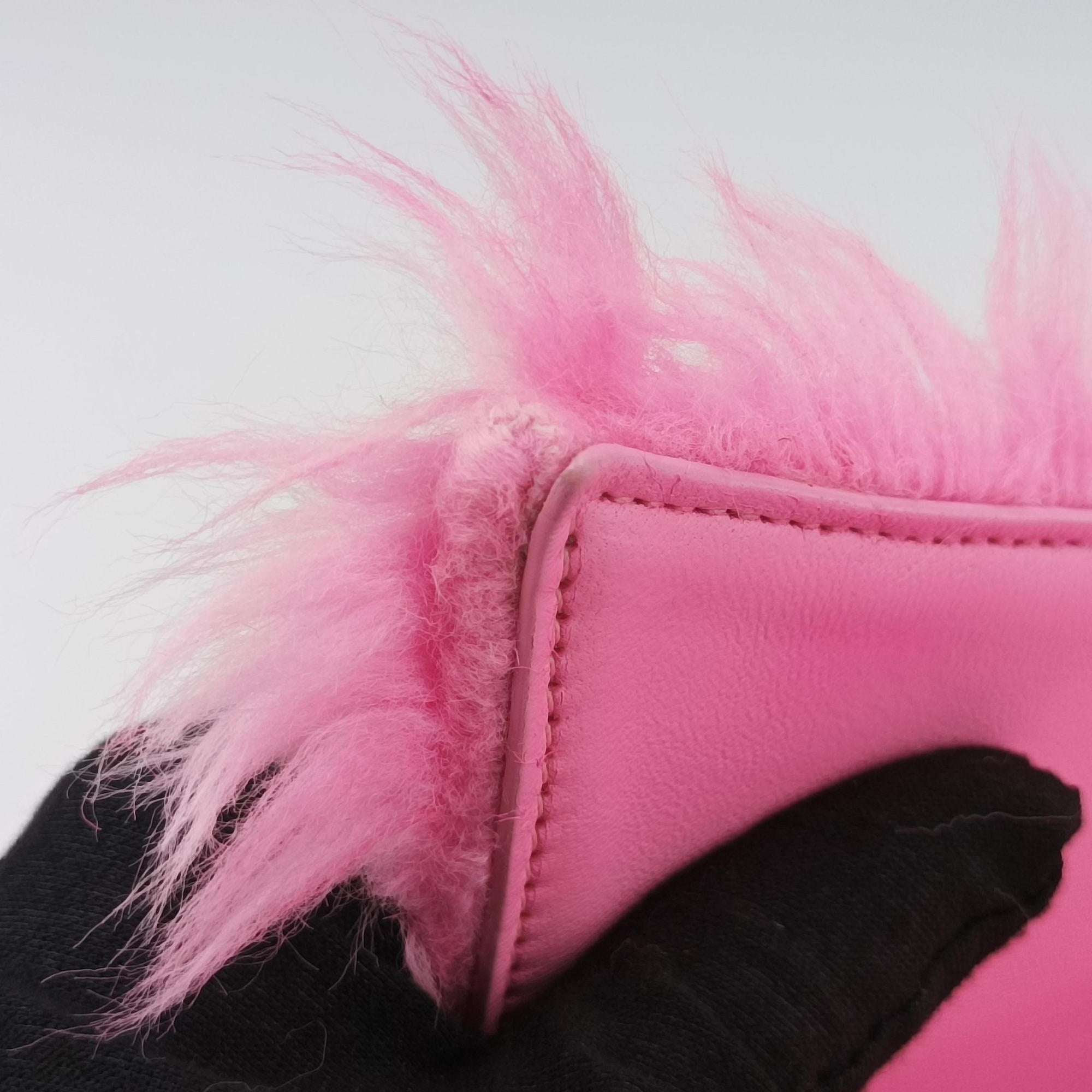 Pre-owned Balenciaga Hourglass Pink Faux fur 715153 210N2 shoulderbag | stylenewstar