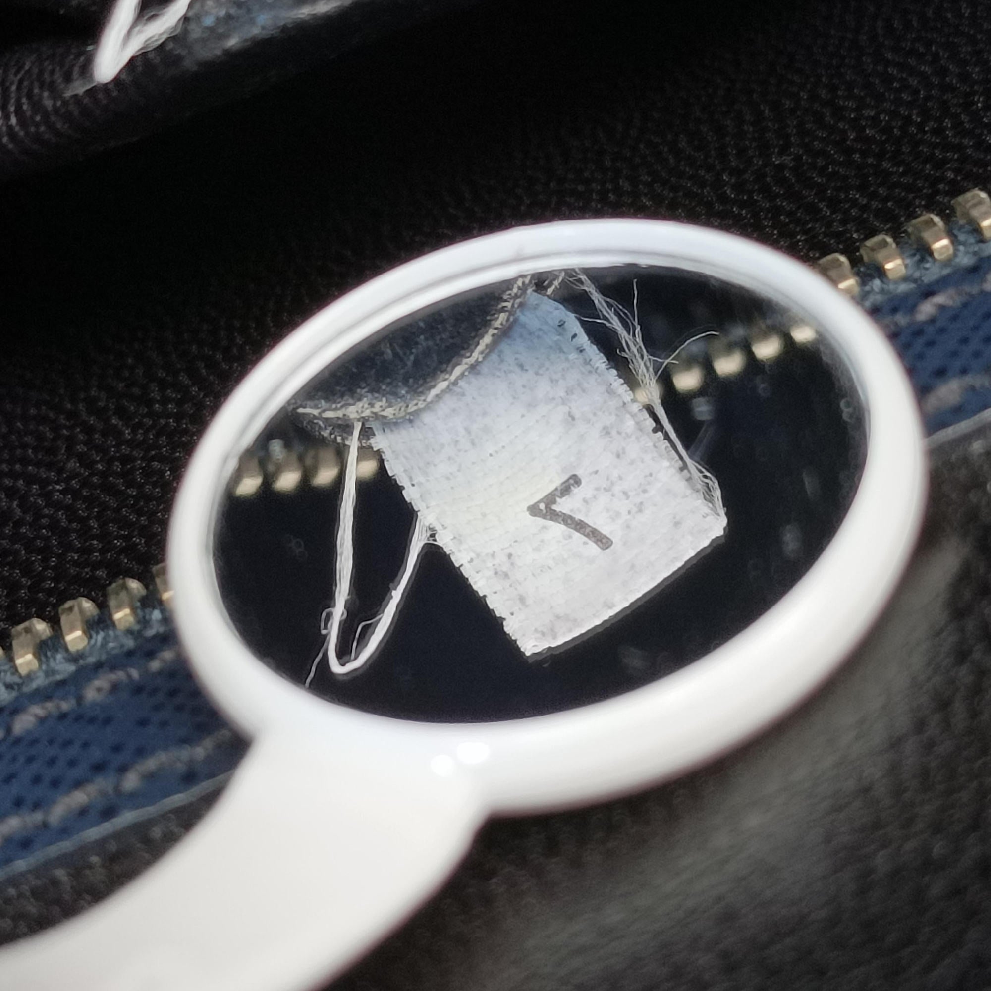 Secondhand Prada Triangle Logo Plate Navy Saffiano Leather  shoulderbag | stylenewstar
